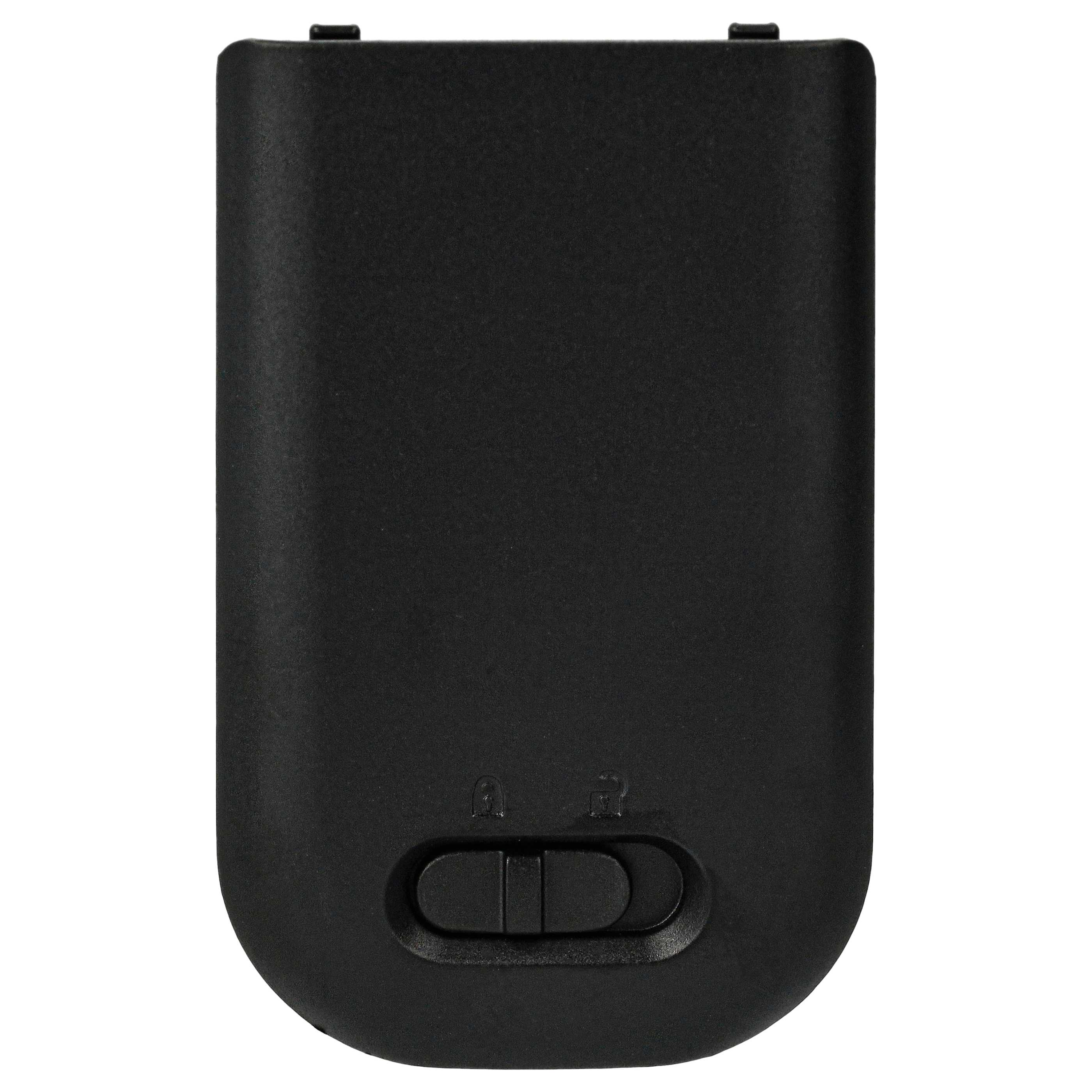 Eine schwarze Batterieabdeckung. Sie hat einen Schieberegler und zwei kleine Symbole. Oben hat sie zwei kleine, schwarze Laschen.