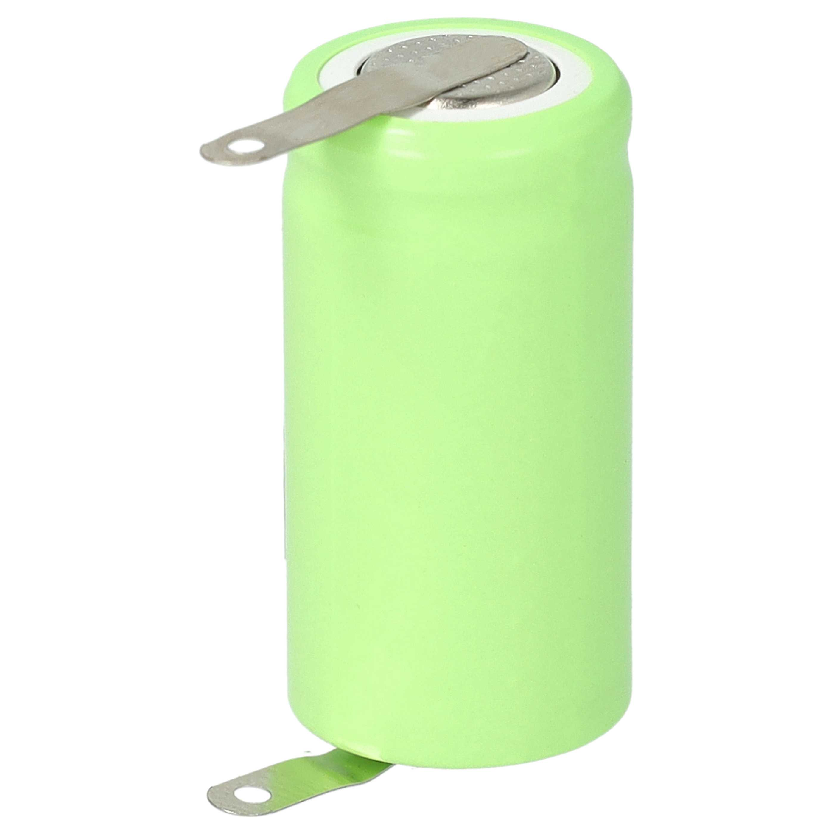 Eine grüne zylindrische Batterie mit Metalllaschen an jedem Ende, vor weißem Hintergrund.