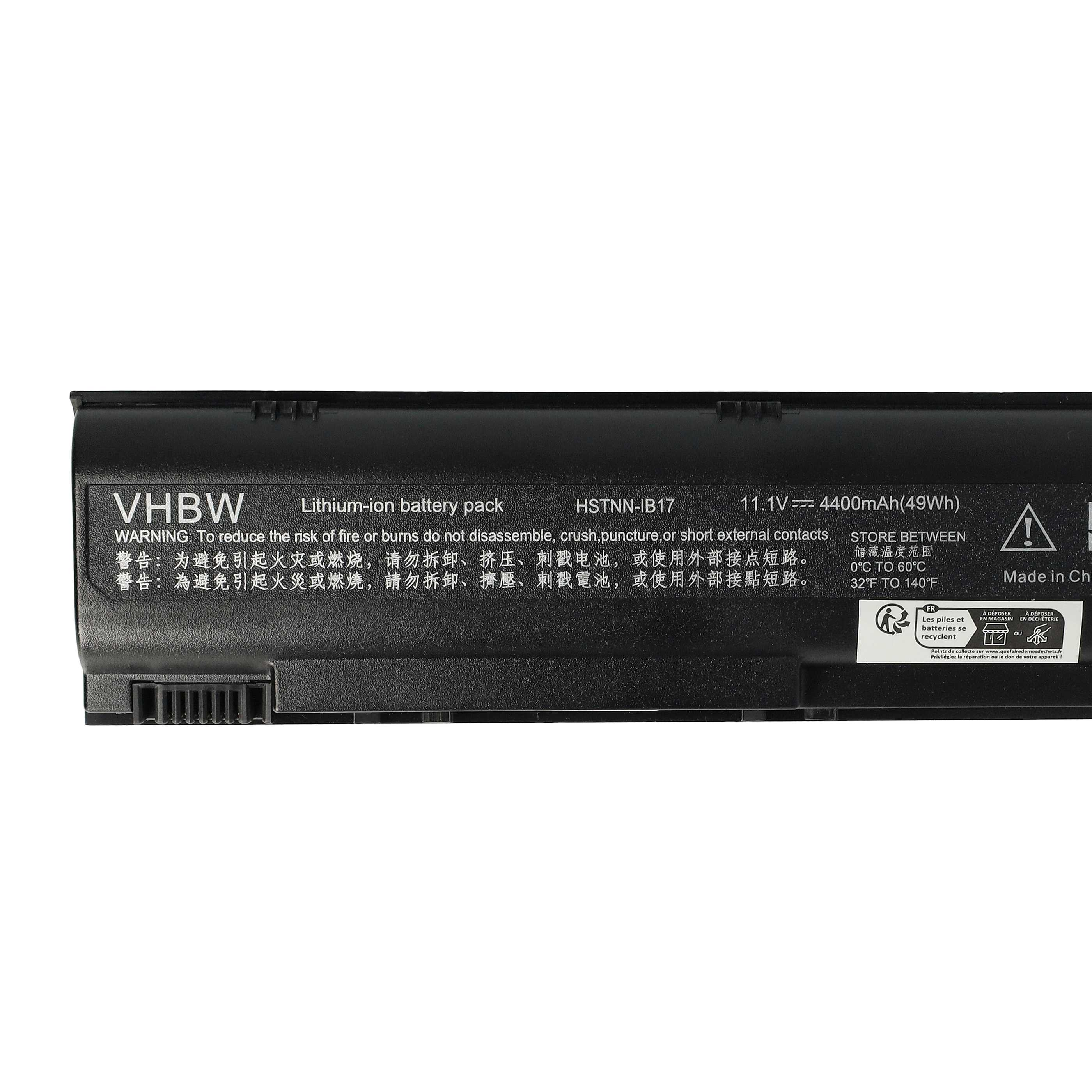 Ein schwarzer Laptop-Akkupack mit weißem Text, der Batterietyp, Modell, Spannung und Warnhinweise sowie Recyclingsymbole angibt.