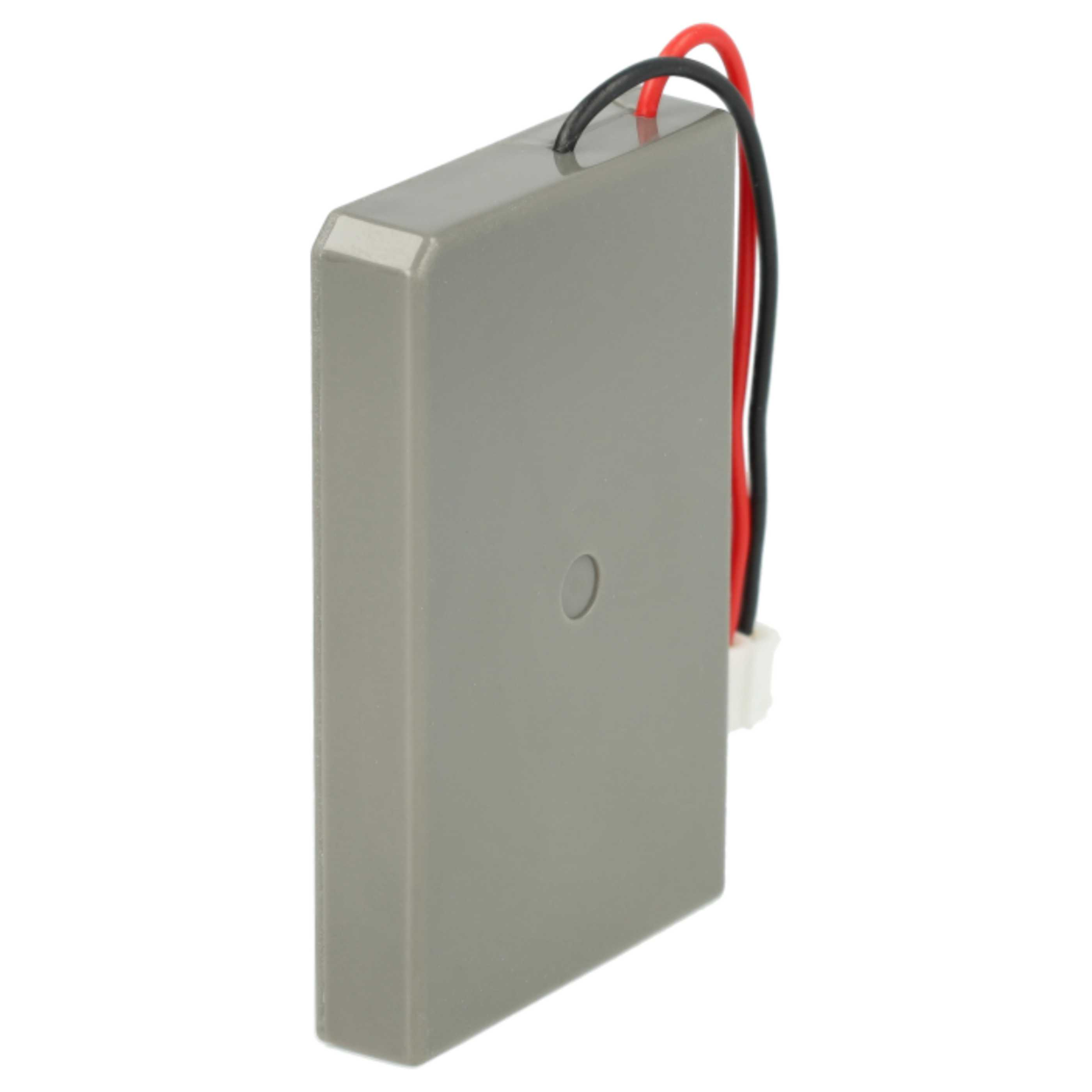 Ein grauer rechteckiger Akku mit roten und schwarzen Drähten. Unten befindet sich ein kleiner weißer Stecker. Der Hintergrund ist weiß.