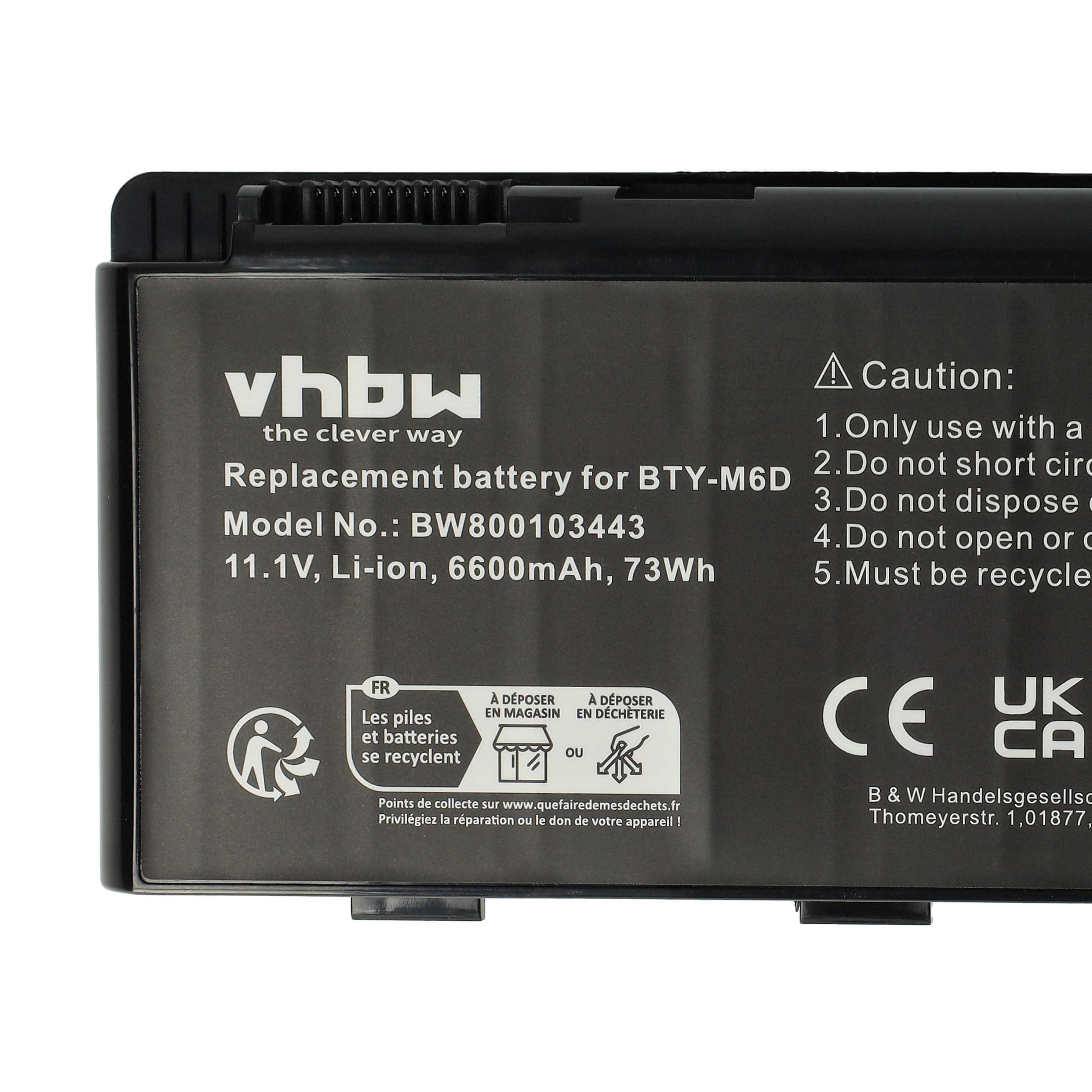 Ein schwarzer Akku mit weißem Text. Er hat Recyclingsymbole und Warnhinweise. Modell: BW800103443, 11,1 V, Li-Ion, 6600 mAh, 73 Wh.