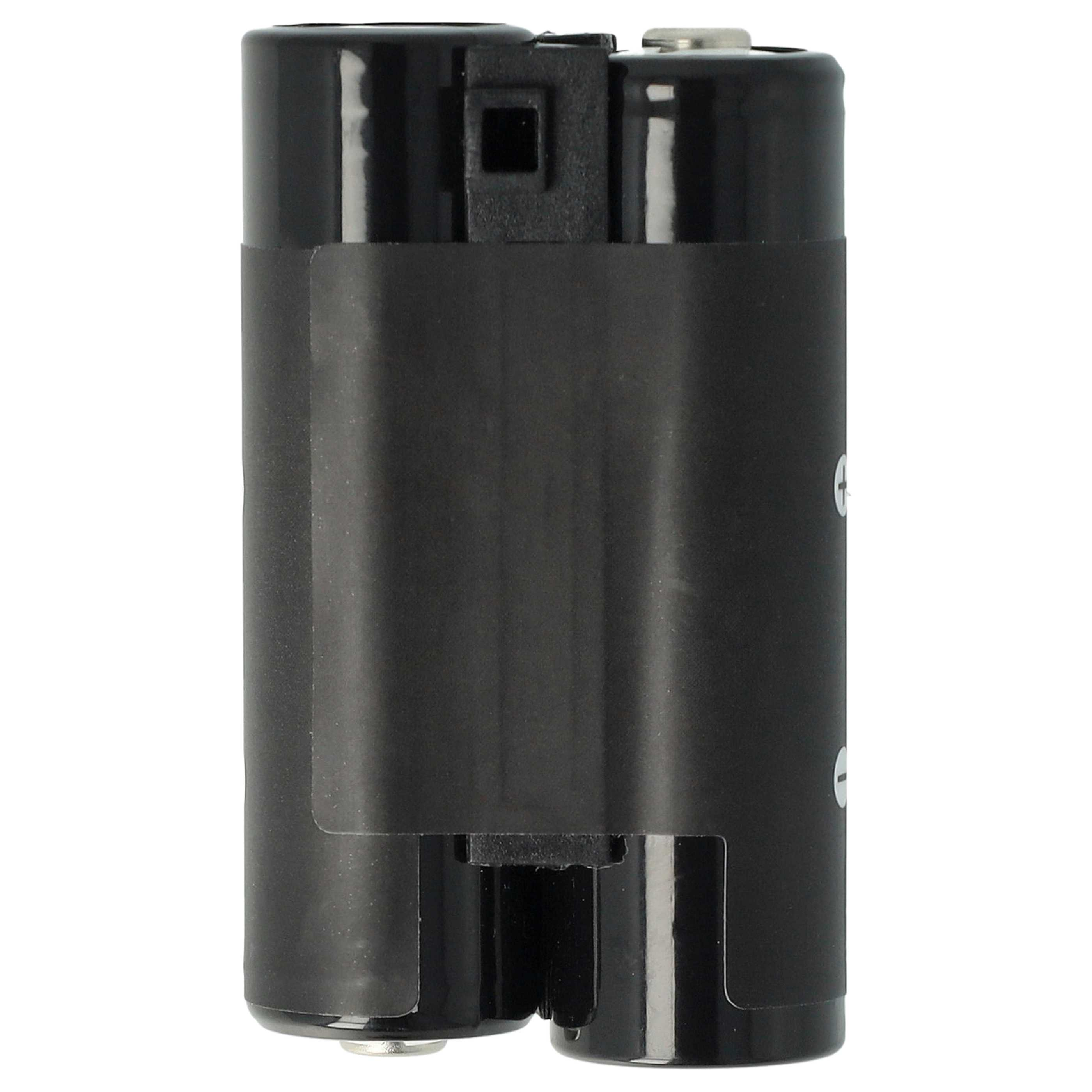 Ein schwarzes Batteriepack auf weißem Hintergrund. Es hat eine rechteckige Form mit einem schwarzen Aufkleber.