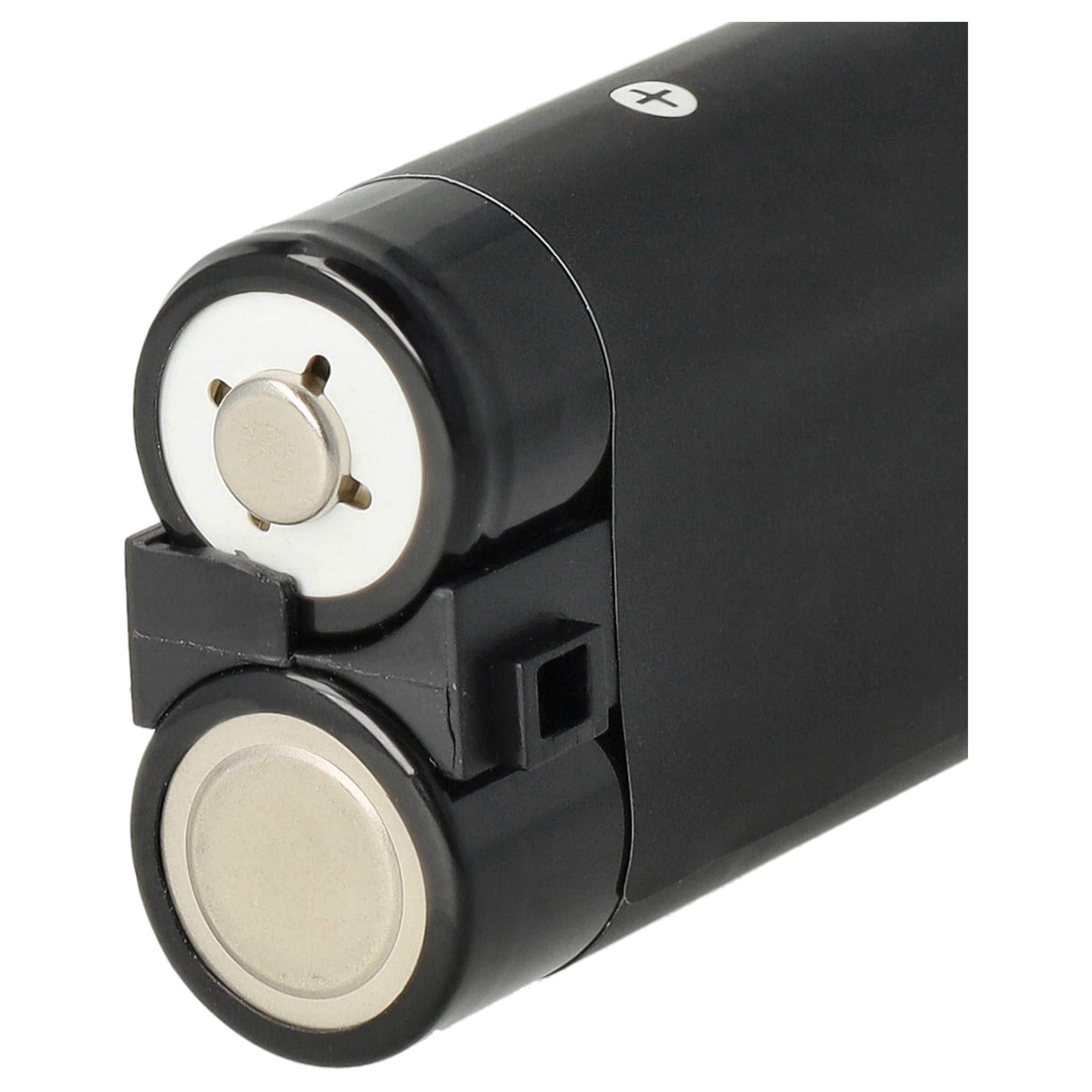 Nahaufnahme von zwei schwarzen Batterien, die miteinander verbunden sind. Ein Ende zeigt eine silberne Mitte und einen weißen Ring.