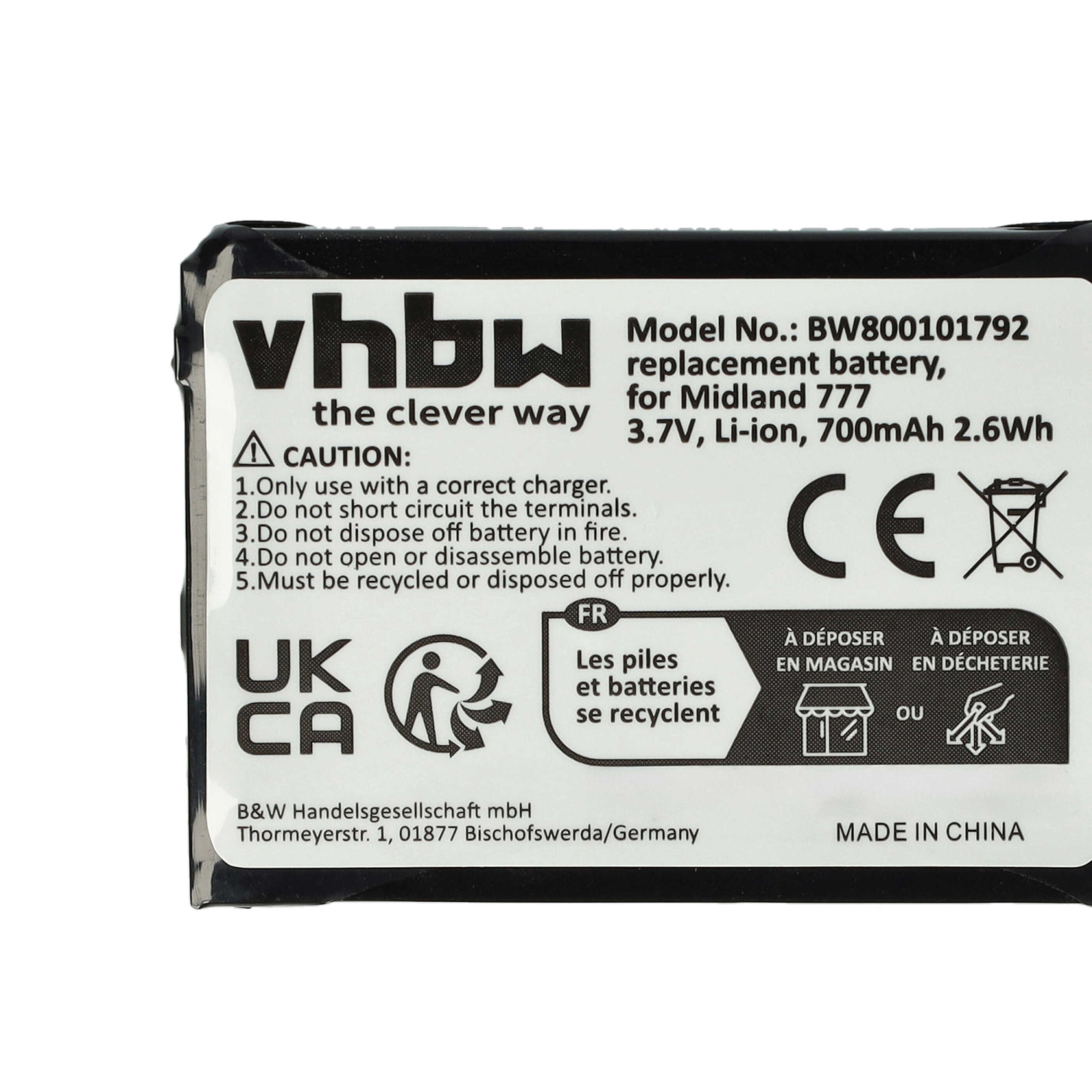 Ein Batterieetikett mit Text wie Modell, Spannung und Recyclingsymbolen, vor weißem Hintergrund.