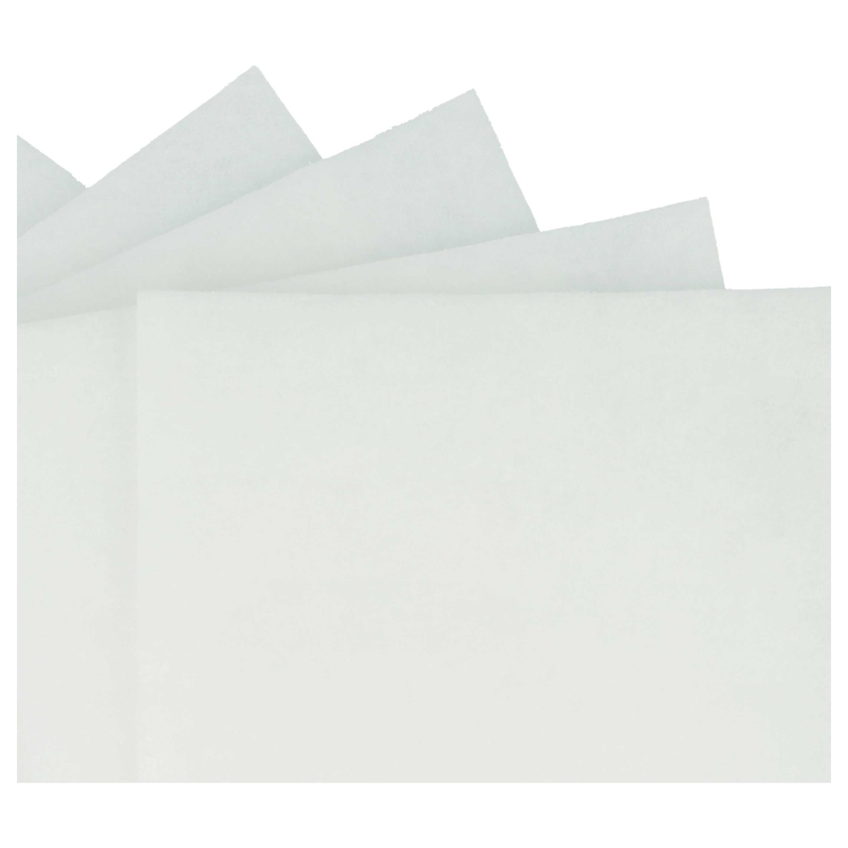 Mehrere weiße Papierbögen fächern sich auf, wobei die oberen Kanten vor weißem Hintergrund sichtbar sind.