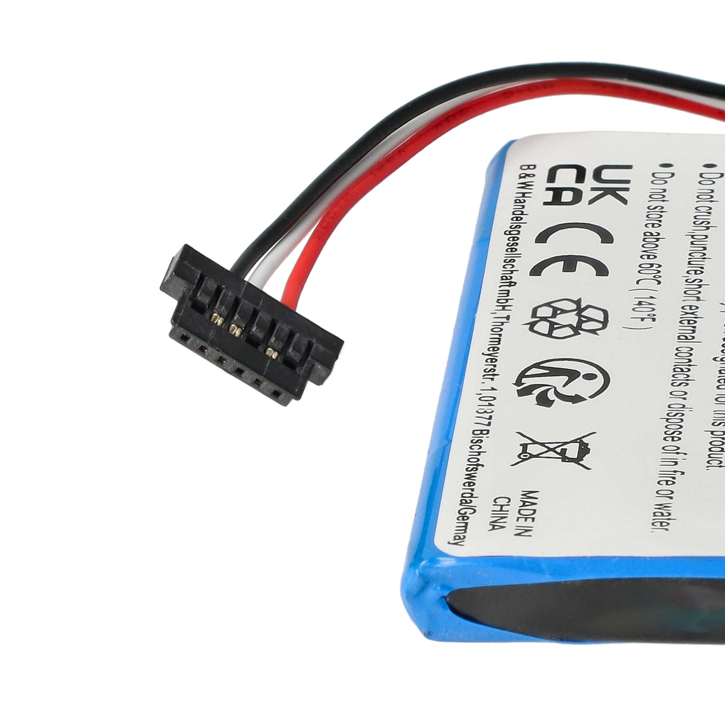 Eine Batterie mit schwarzem Stecker und farbigen Drähten. Die Batterie hat ein blaues Etikett mit Text und Symbolen.