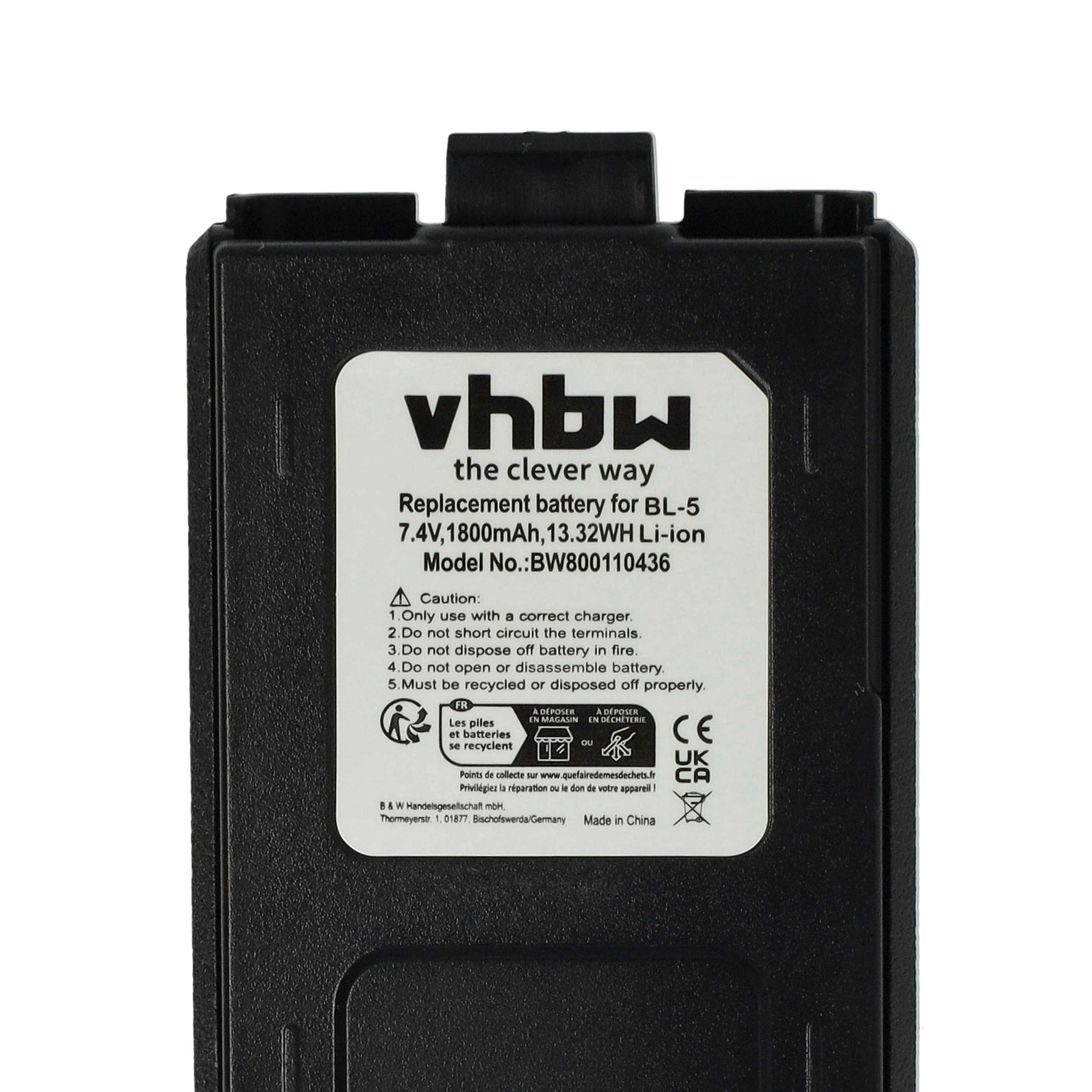 Ein schwarzer Akku mit weißem Text, darunter "vhbw", Modellinformationen und Warnungen. Er hat ein Recycling-Symbol und ein CE-Zeichen.