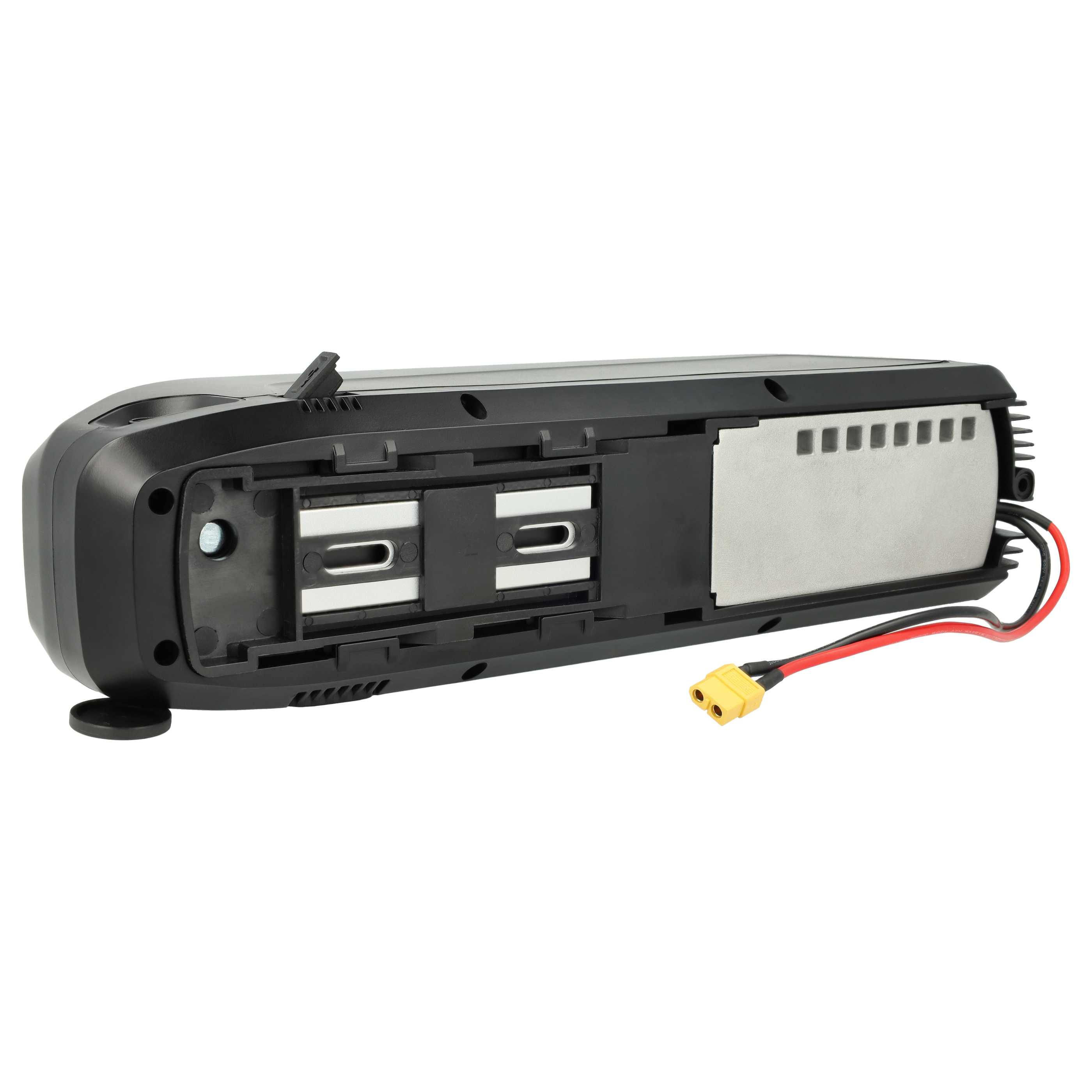 Schwarzer E-Bike-Akku. Silberne Metallplatte. Schwarze und rote Drähte mit gelbem Stecker. Weißer Hintergrund.