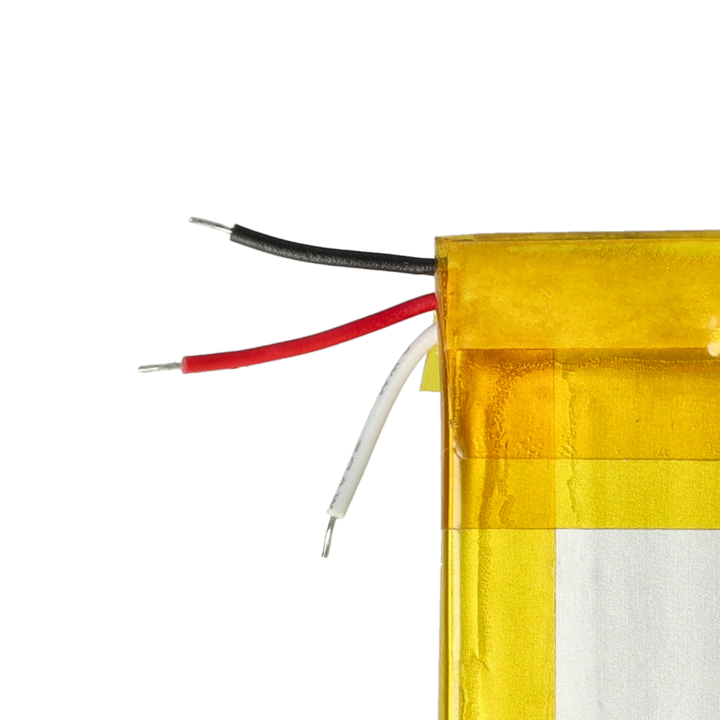 Nahaufnahme einer Batterie mit drei Drähten: schwarz, rot und weiß. Das Batteriegehäuse ist gelb und rechteckig.