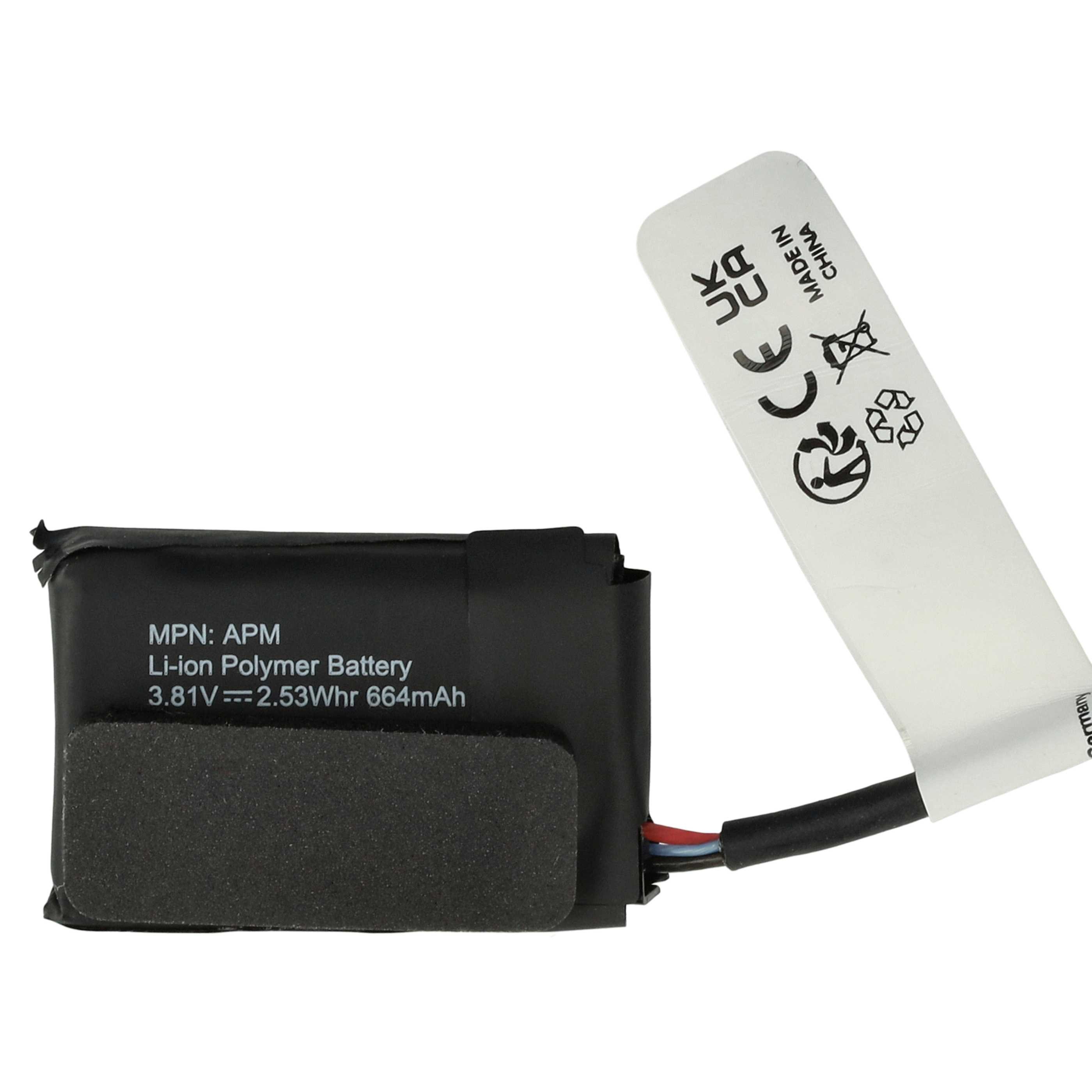 Ein schwarzer Akku mit weißem Etikett. Auf dem Etikett steht: MPN: APM Li-Ionen-Polymer-Akku 3,81 V=2,53 Wh 664 mAh. Hergestellt in China.