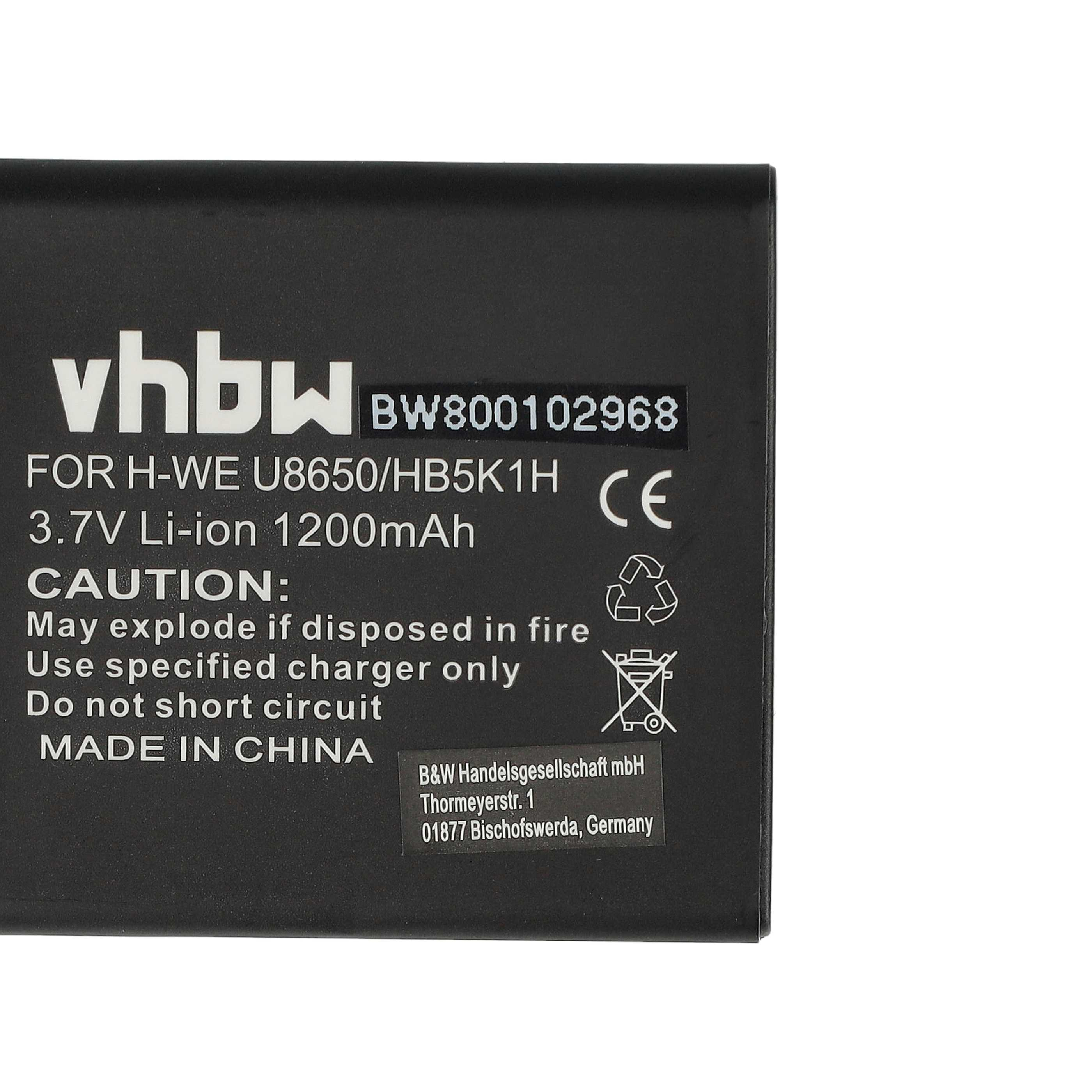 Schwarzes Batterieetikett mit weißem Text. Enthält Markenname, Spezifikationen und Warnungen vor Feuer und Kurzschlüssen.