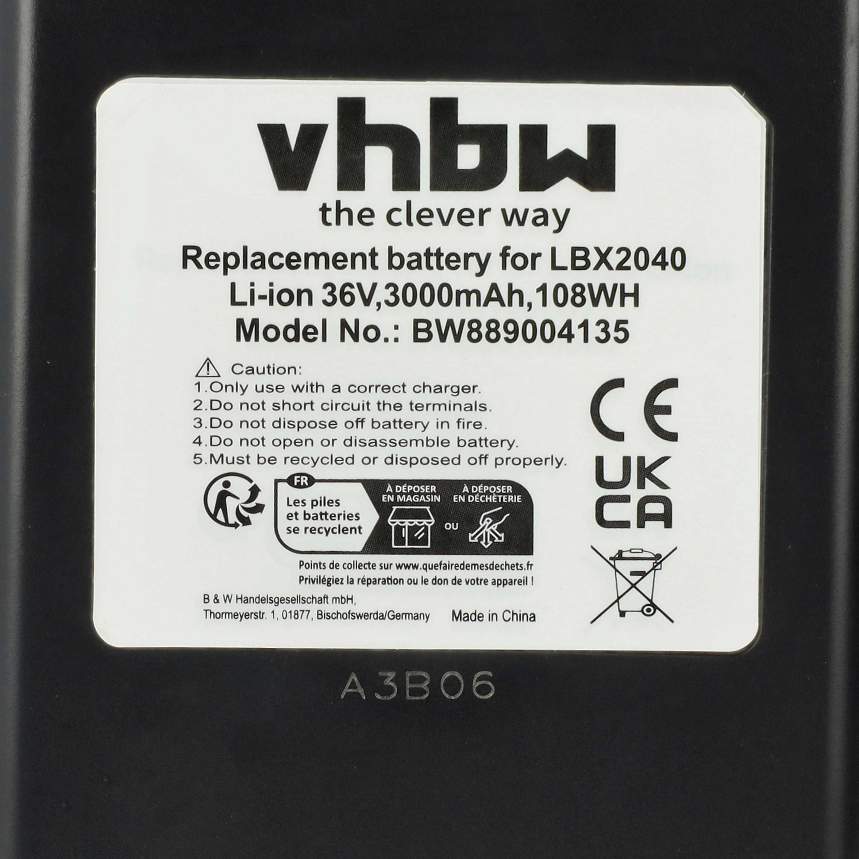 Ein Batterieetikett mit Text, Warnhinweisen und Recycling-Symbolen. Das Etikett ist schwarz und weiß.