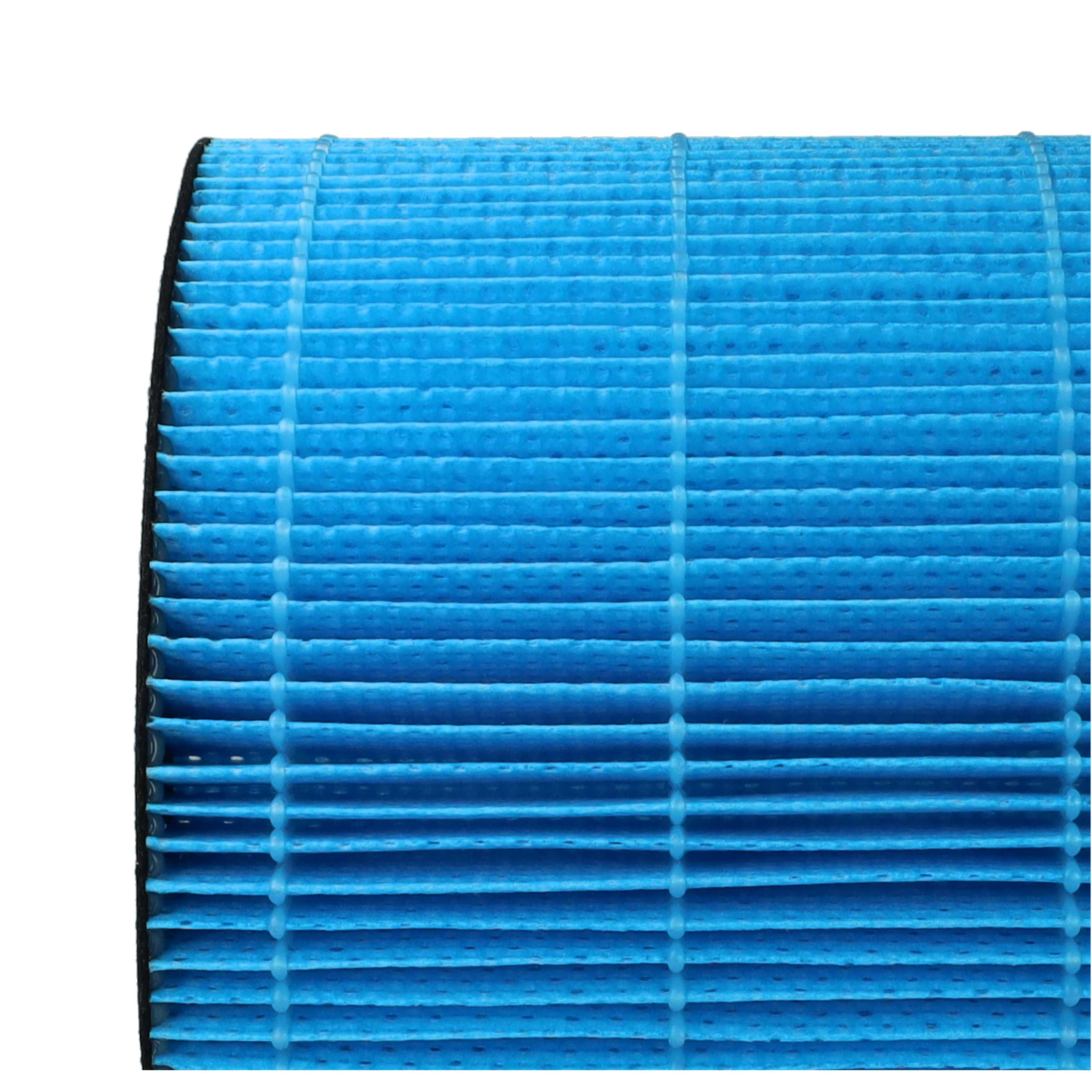 Nahaufnahme eines blauen Luftfilters mit schwarzem Rand, der ein geschichtetes Design zeigt.