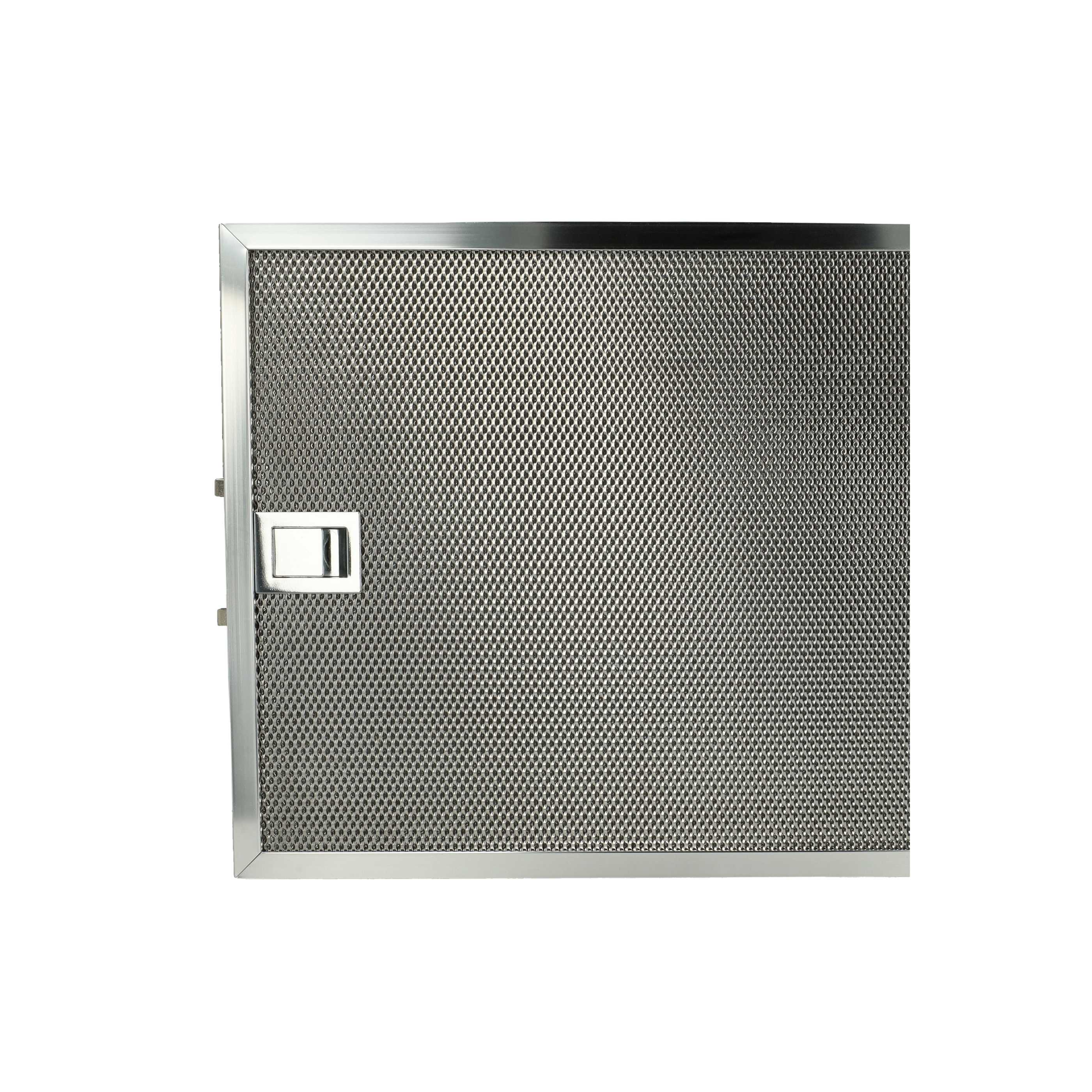 Ein rechteckiger Metall-Lüfterfilter mit einem perforierten Mesh. Es hat einen Griff und einen silbernen Rahmen, vor weißem Hintergrund.