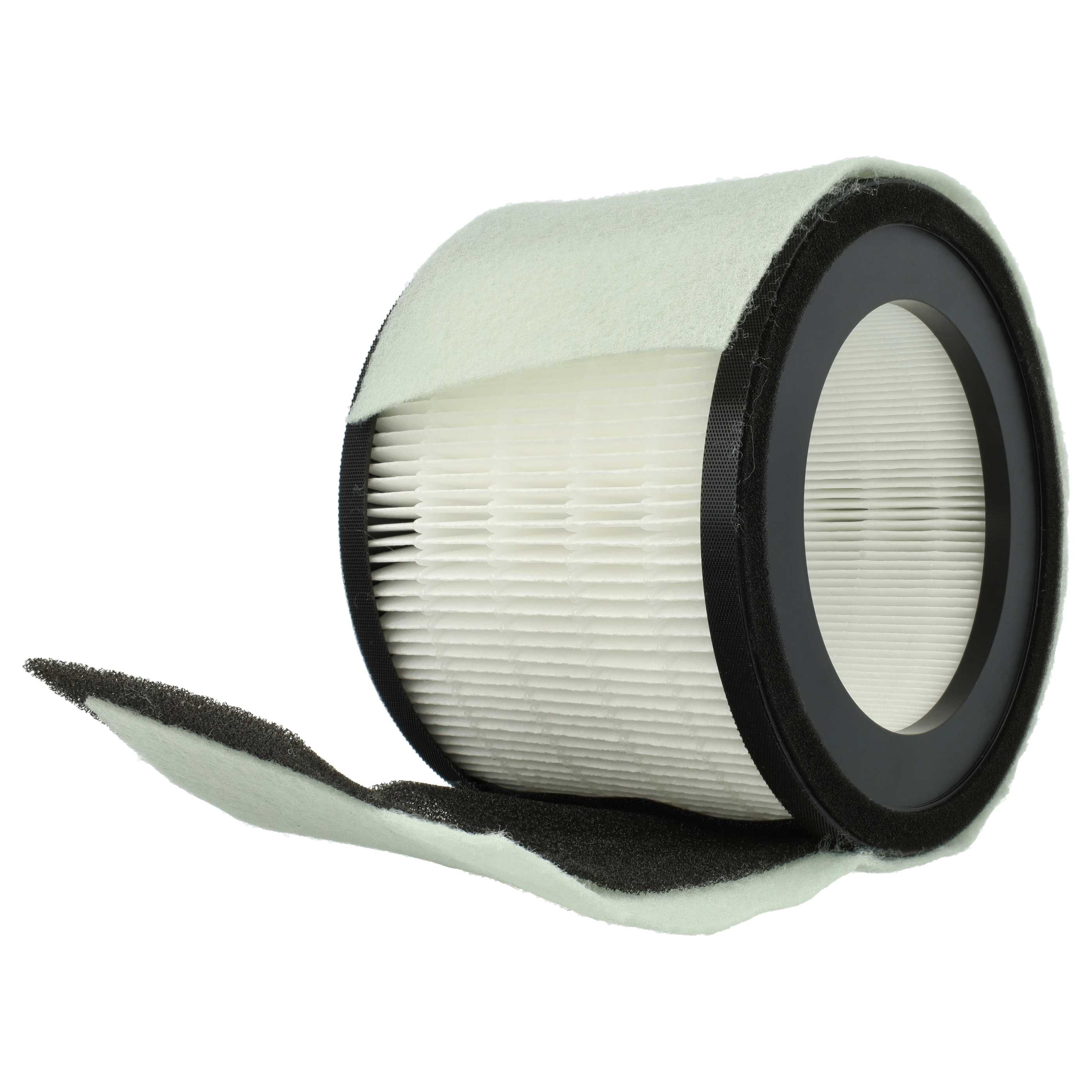 Ein Luftfilter mit weißem, plissiertem Filter, schwarzem Schaumstoff und einem schwarzen Kunststoffrand vor weißem Hintergrund.