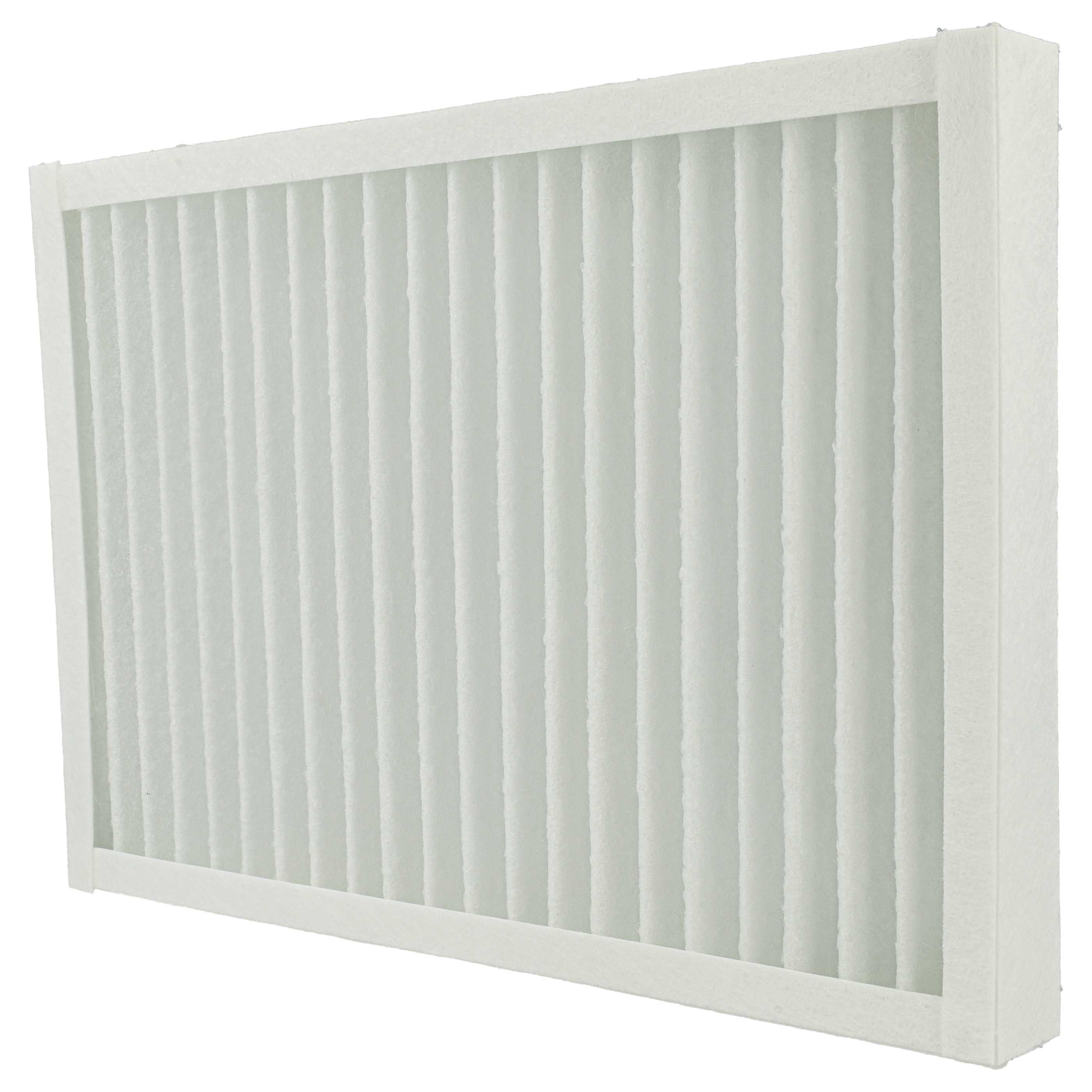 Ein rechteckiger Luftfilter, hellbeige, mit vertikal gefaltetem Filtermedium in einem weißen Rahmen. Isoliert auf Weiß.