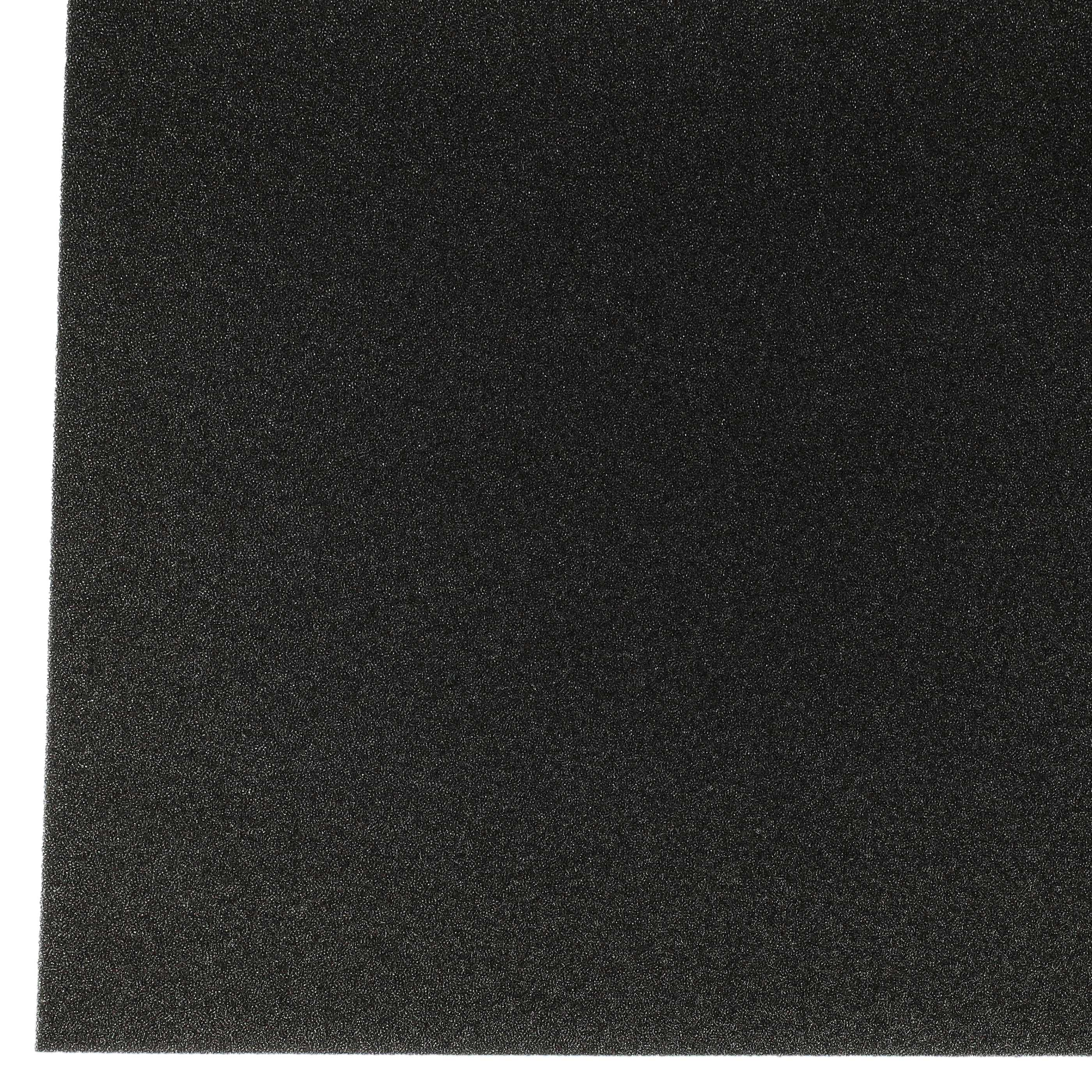 Nahaufnahme eines schwarzen, strukturierten Schaumstoffs. Der Schaumstoff füllt den Rahmen, mit weißem Rand links.