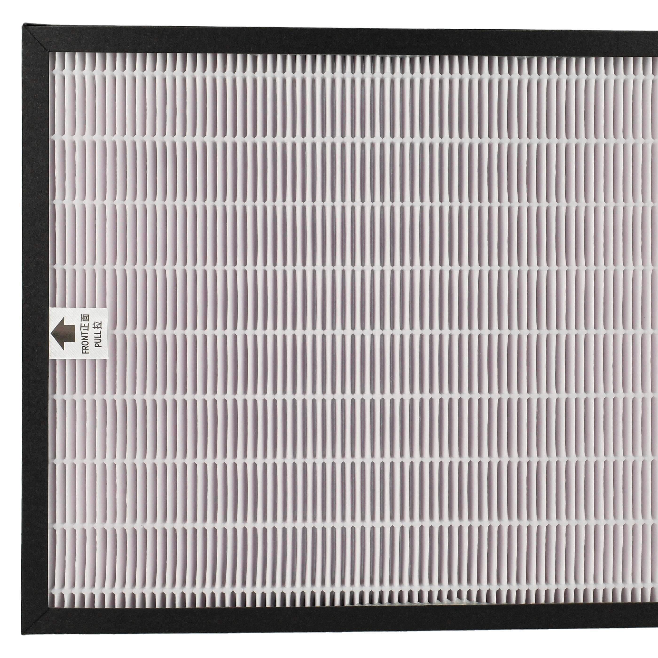 Luftfilter mit weißem, plissiertem Medium. Schwarzer Rahmen umgibt den Filter. Ein Etikett links zeigt die Vorderseite mit einem Pfeil.