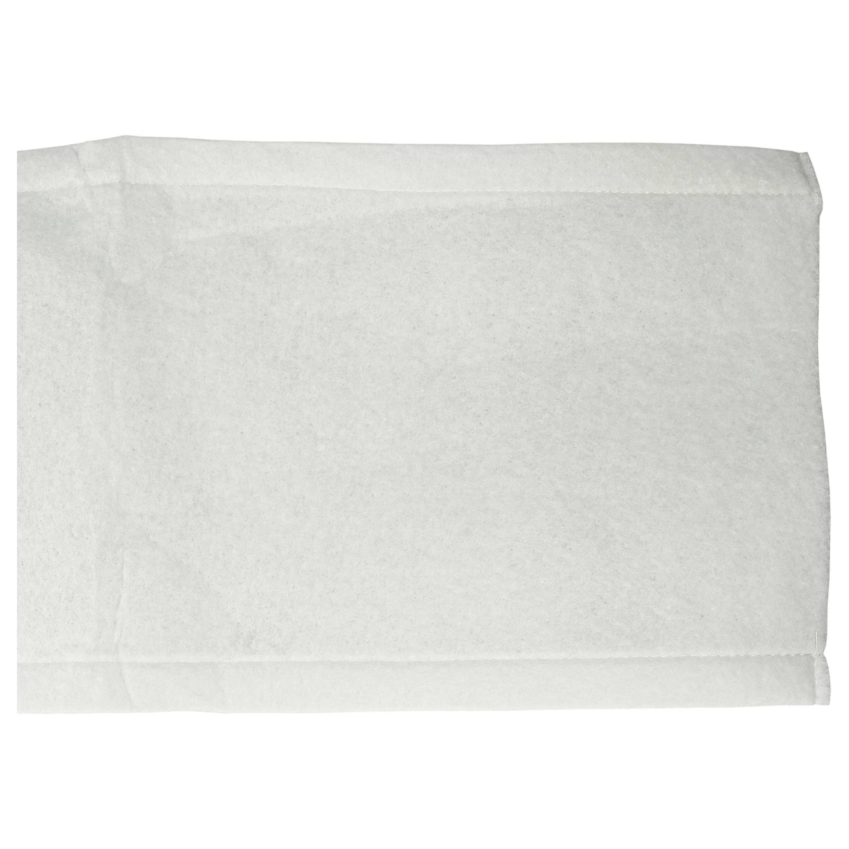Ein rechteckiges, weißes, gefaltetes saugfähiges Pad ist auf weißem Hintergrund isoliert. Das Pad scheint aus weichem Material zu bestehen.