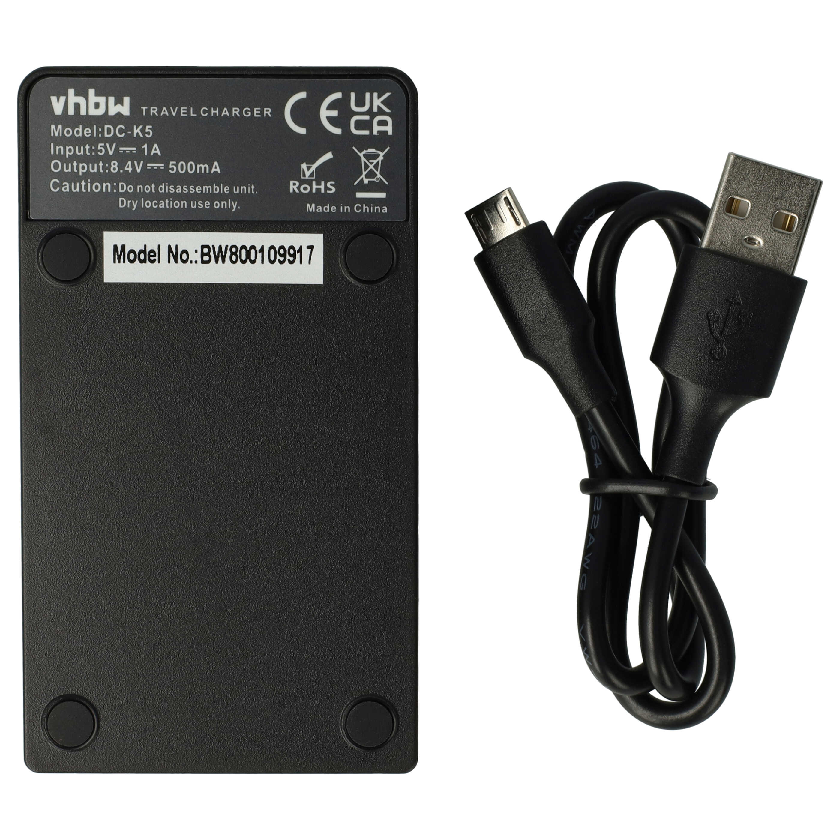 Ein schwarzes Reise-Ladegerät mit USB-Kabel. Das Ladegerät hat Text und Logos. Das USB-Kabel ist schwarz.