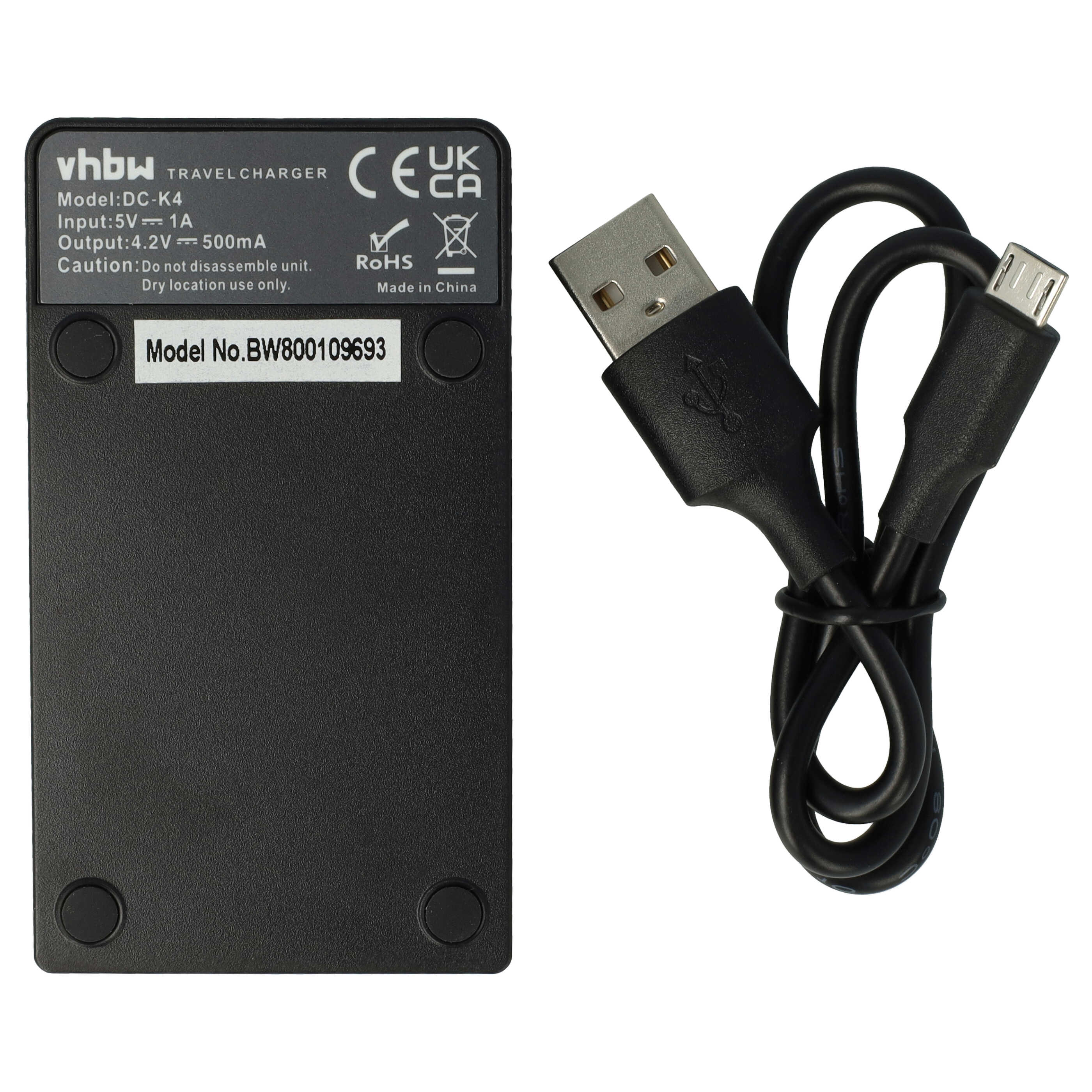 Schwarzes Reise-Ladegerät mit USB-Kabel. Ladegerät hat Text und Symbole. Weißer Hintergrund.