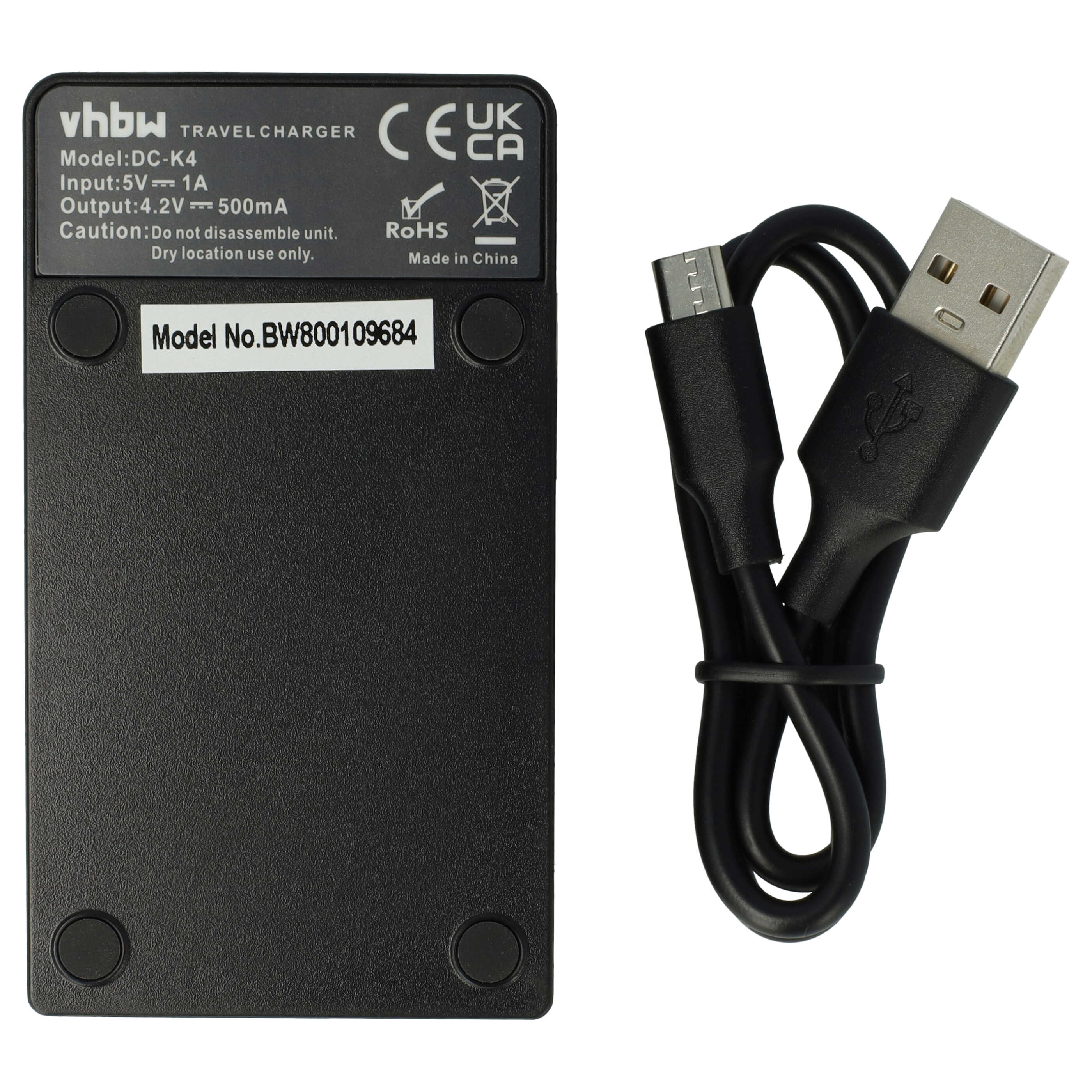 Schwarzes Reise-Ladegerät mit USB-Kabel. Merkmale sind Markenname, Modell, Eingangs-/Ausgangsdaten und Sicherheitshinweise.