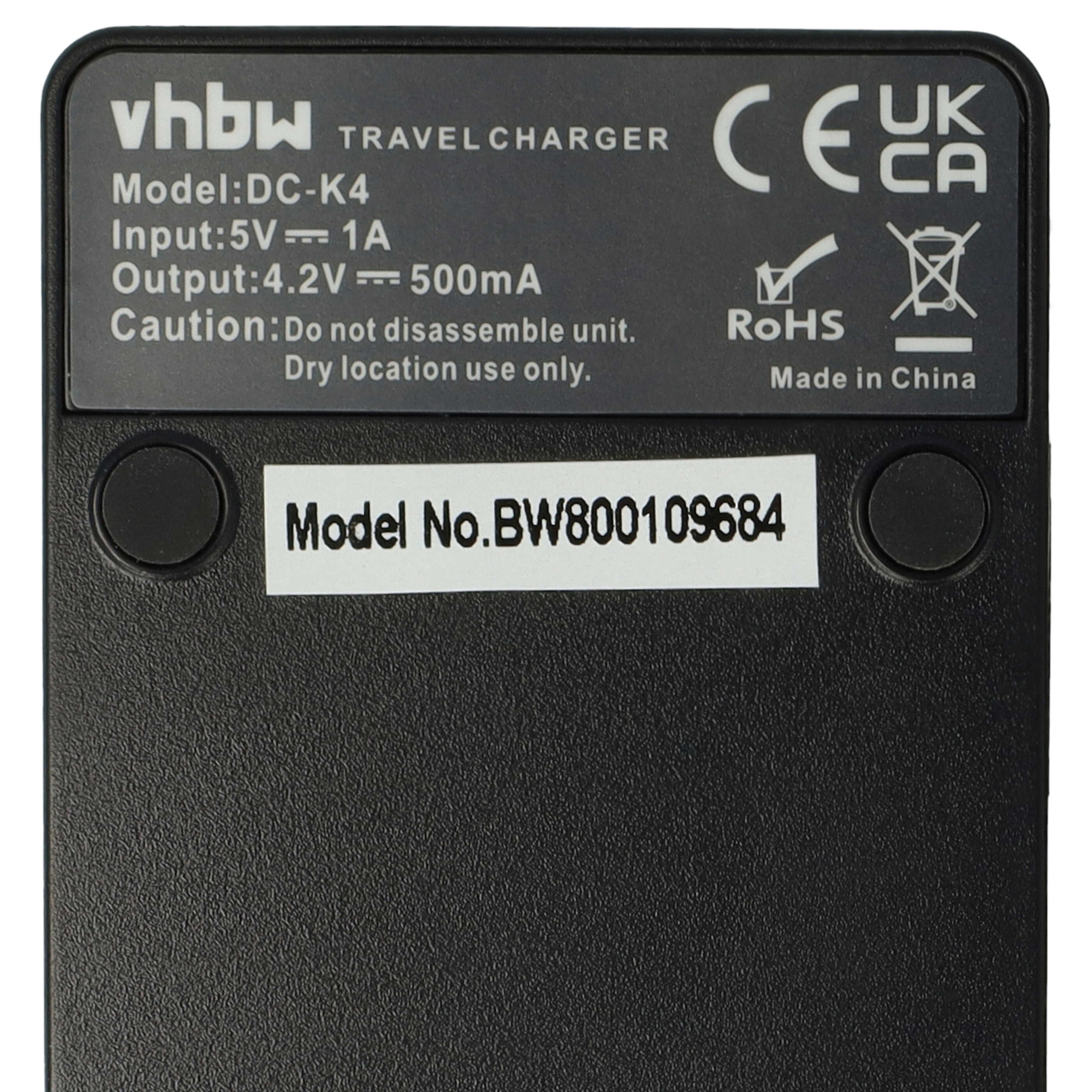 Schwarzes Ladegerät mit weißem Text: vhbw, Travel Charger, Modell: DC-K4, Eingang: 5V=1A, Ausgang: 4,2V=500mA. Hergestellt in China.