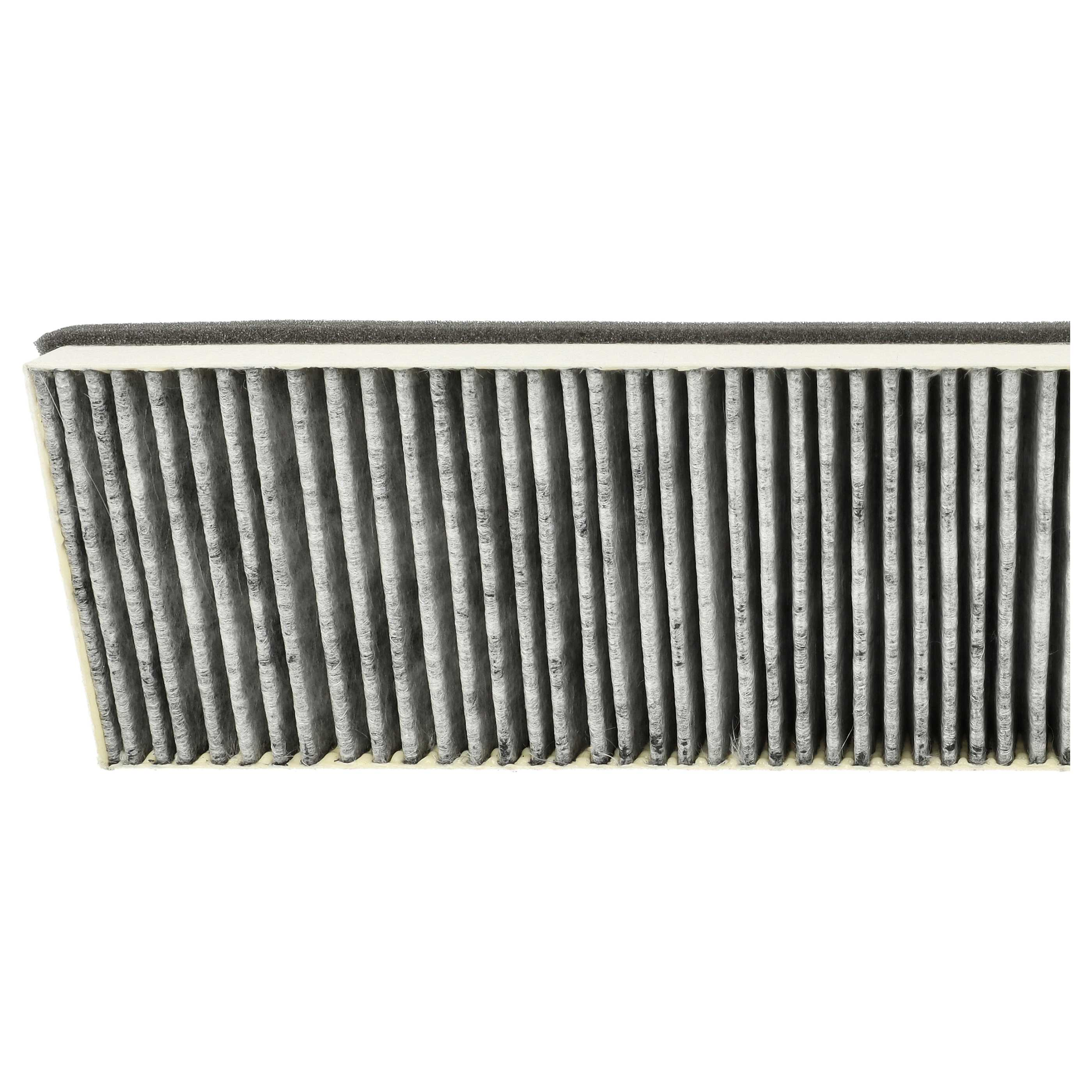 Luftfilter auf weißem Hintergrund. Es ist rechteckig und hat graues plissiertes Filtermaterial mit schwarzem Schaumstoff oben.