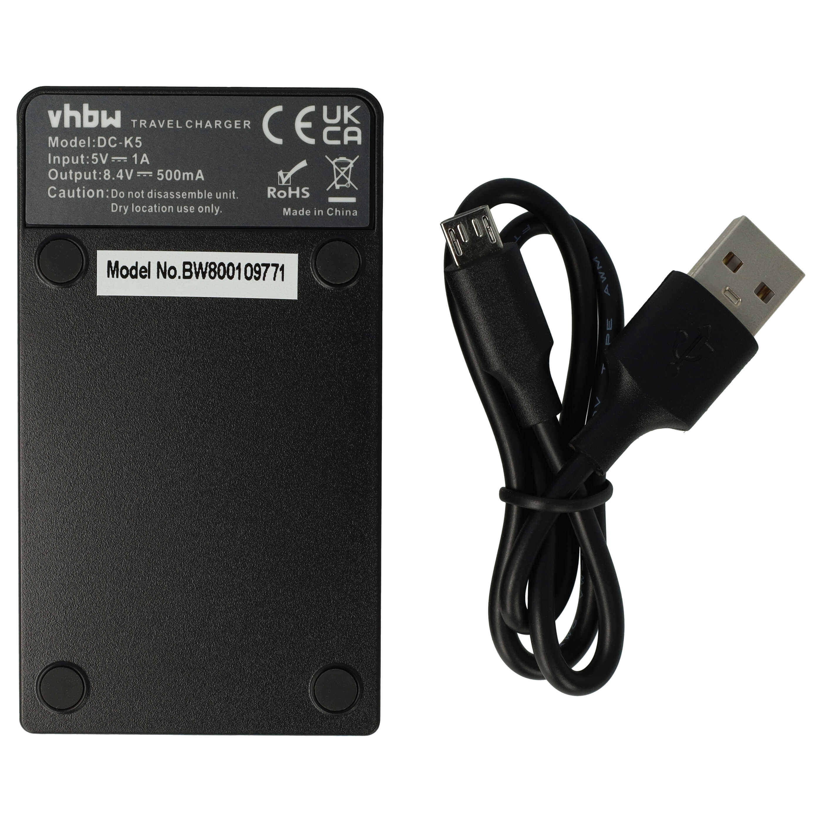 Schwarzes Ladegerät mit USB-Kabel. Ladegerät hat Text und Modellnummer. Kabel ist schwarz mit USB- und Micro-USB-Ende.