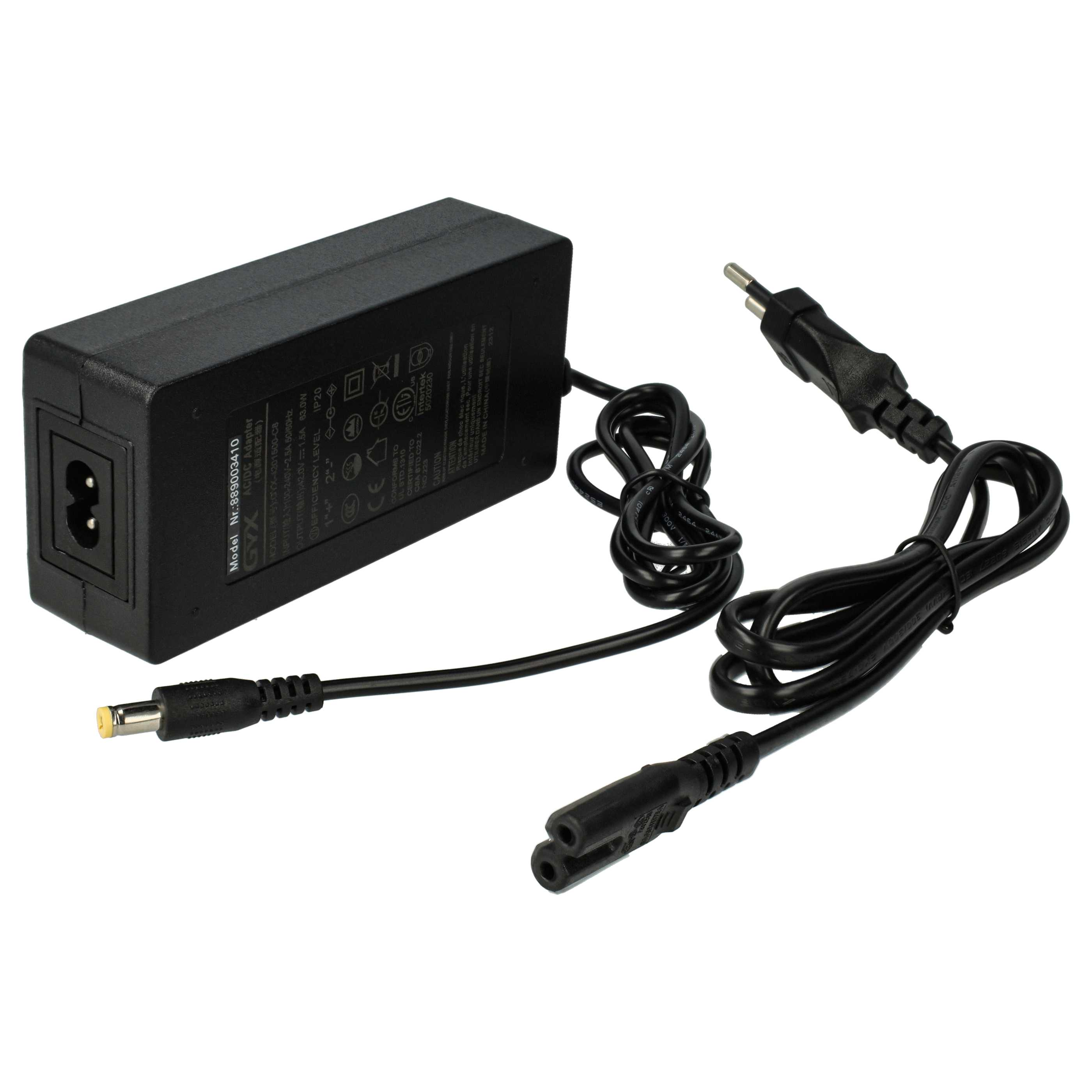 Schwarzer AC/DC-Adapter mit Netzkabeln und Steckern vor weißem Hintergrund. Mit Etiketten und einem Netzstecker.