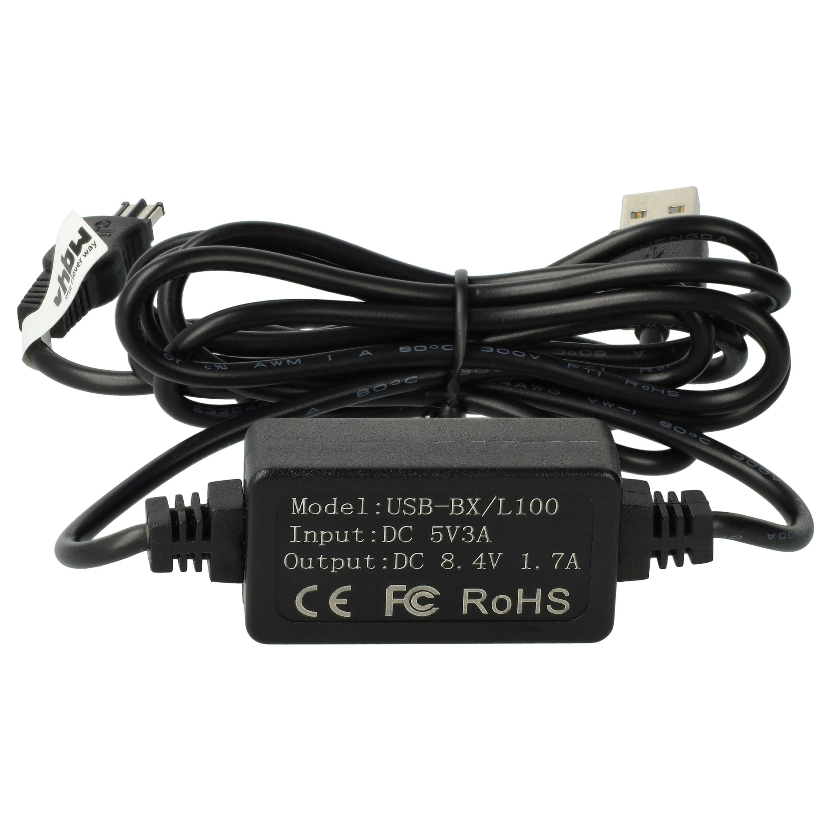 Schwarzes USB-Ladegerät mit schwarzer Box. Es hat USB- und andere Anschlüsse. Text enthält Modell-, Eingangs- und Ausgangsdetails.