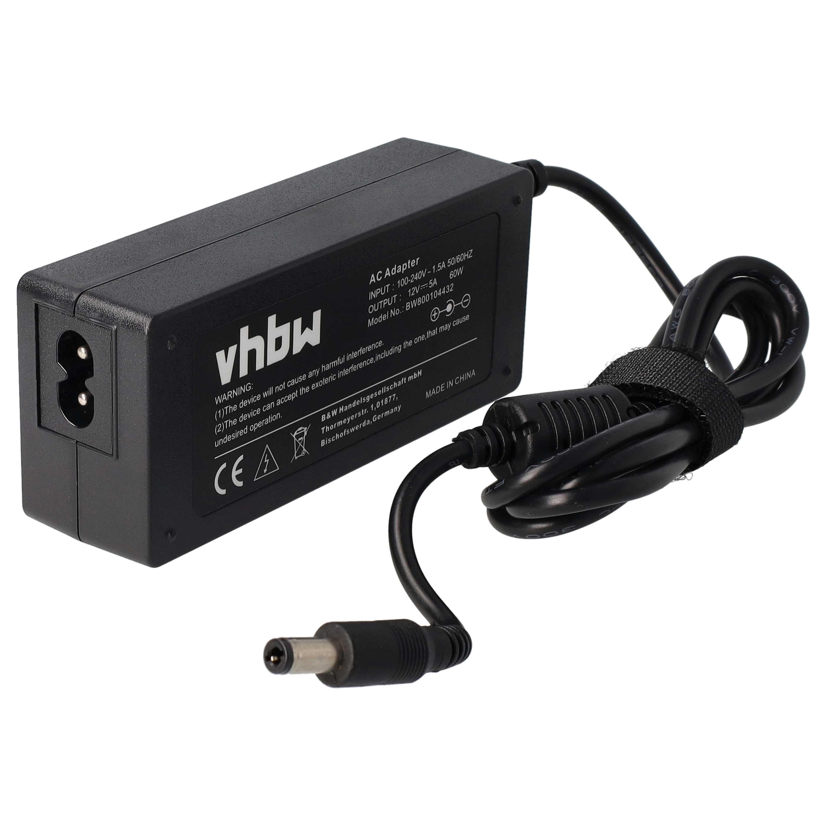 Ein schwarzes AC-Adapter mit schwarzem Kabel und Stecker. Der Adapter hat ein Etikett mit Text.
