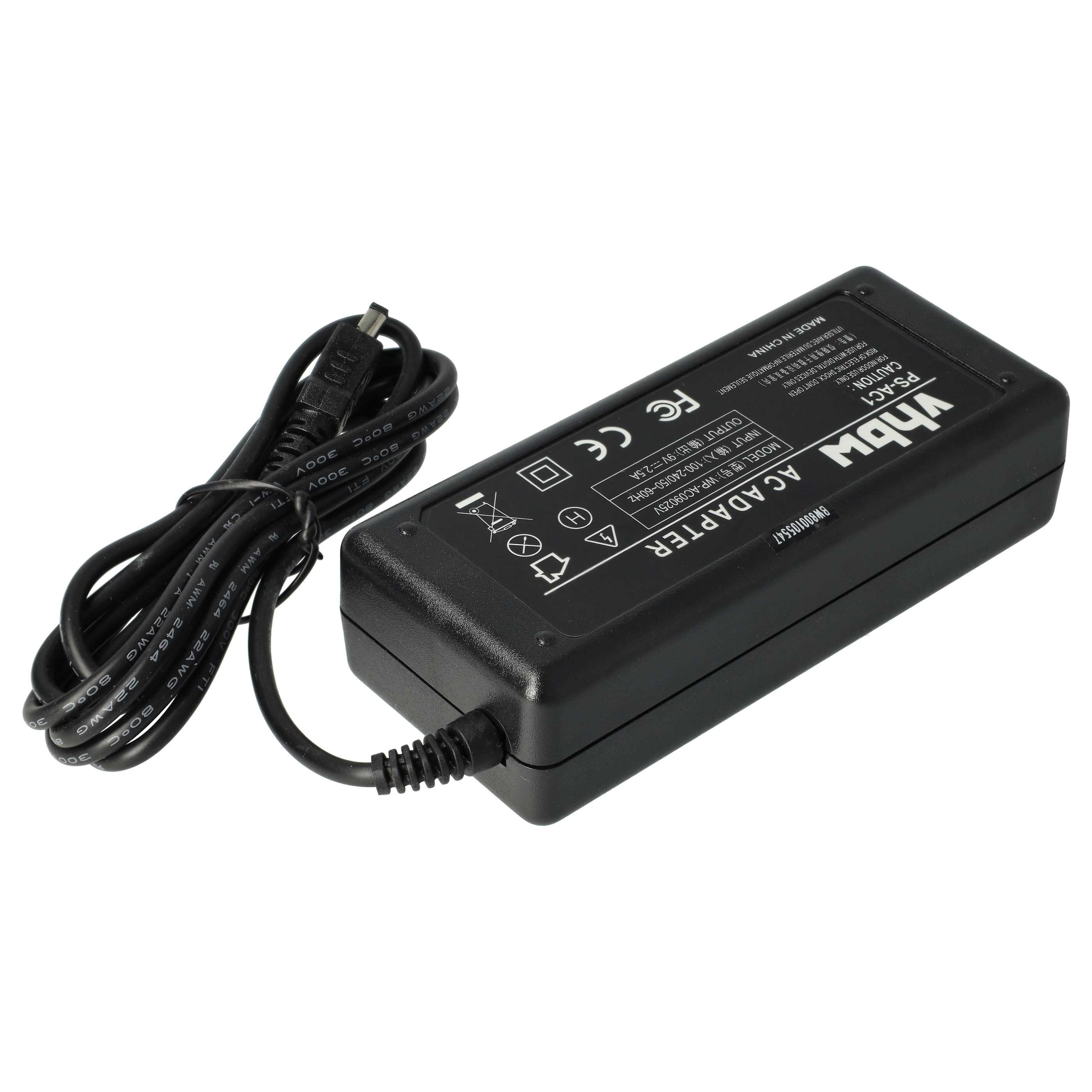 Schwarzes Netzteil mit Netzkabel. Der Adapter hat Text und Symbole. Das Kabel ist schwarz.