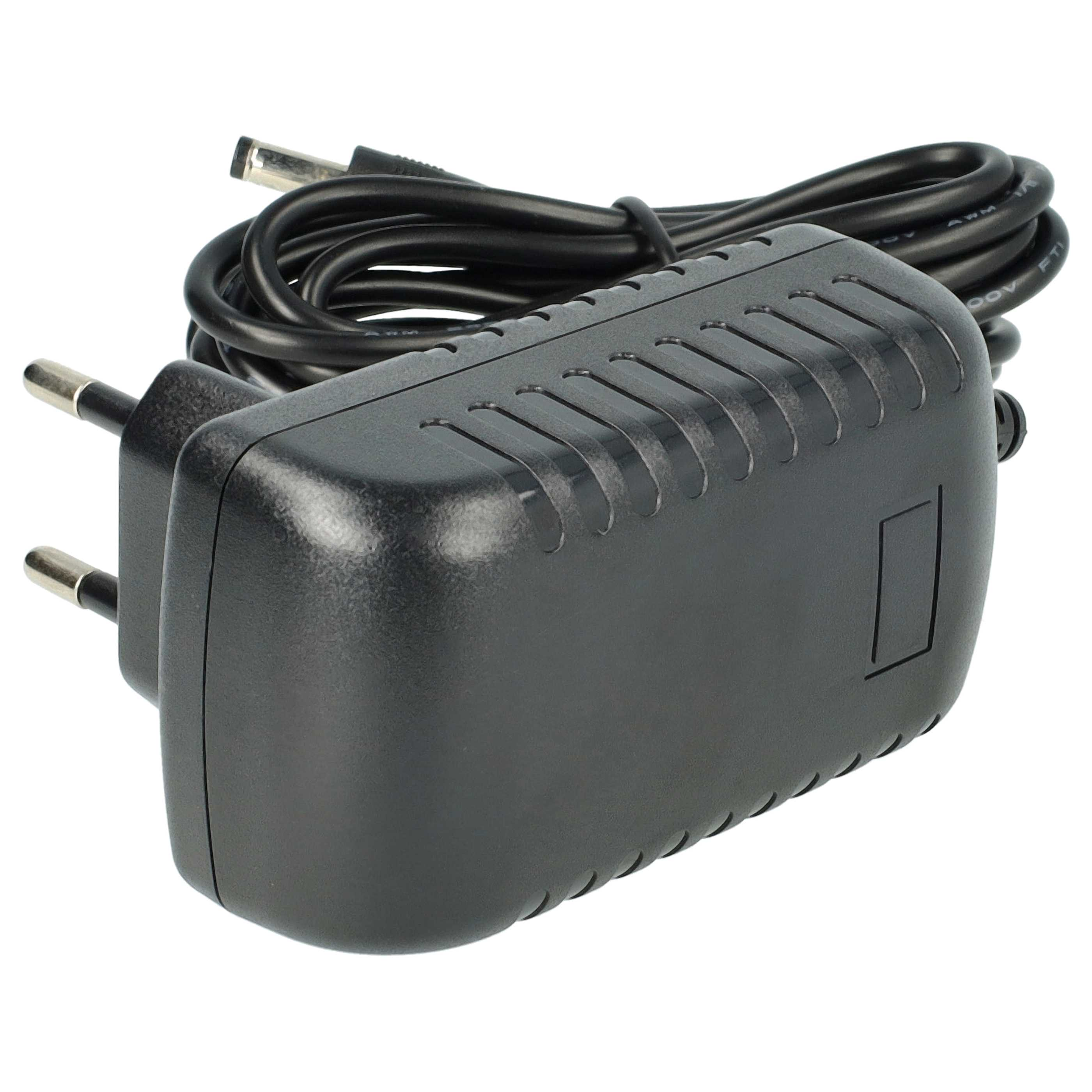 Ein schwarzes Netzteil mit schwarzem Kabel, Stecker und DC-Anschluss. Es ist auf weißem Hintergrund.