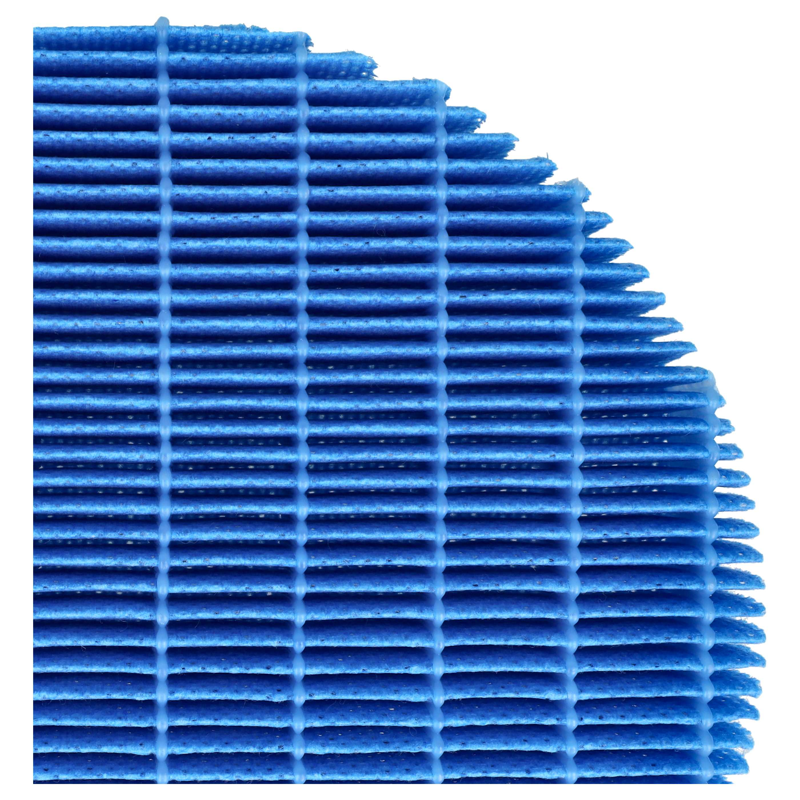 Nahaufnahme eines blauen Luftfilters. Der Filter hat ein Gittermuster und besteht aus porösem Material. Weißer Hintergrund.