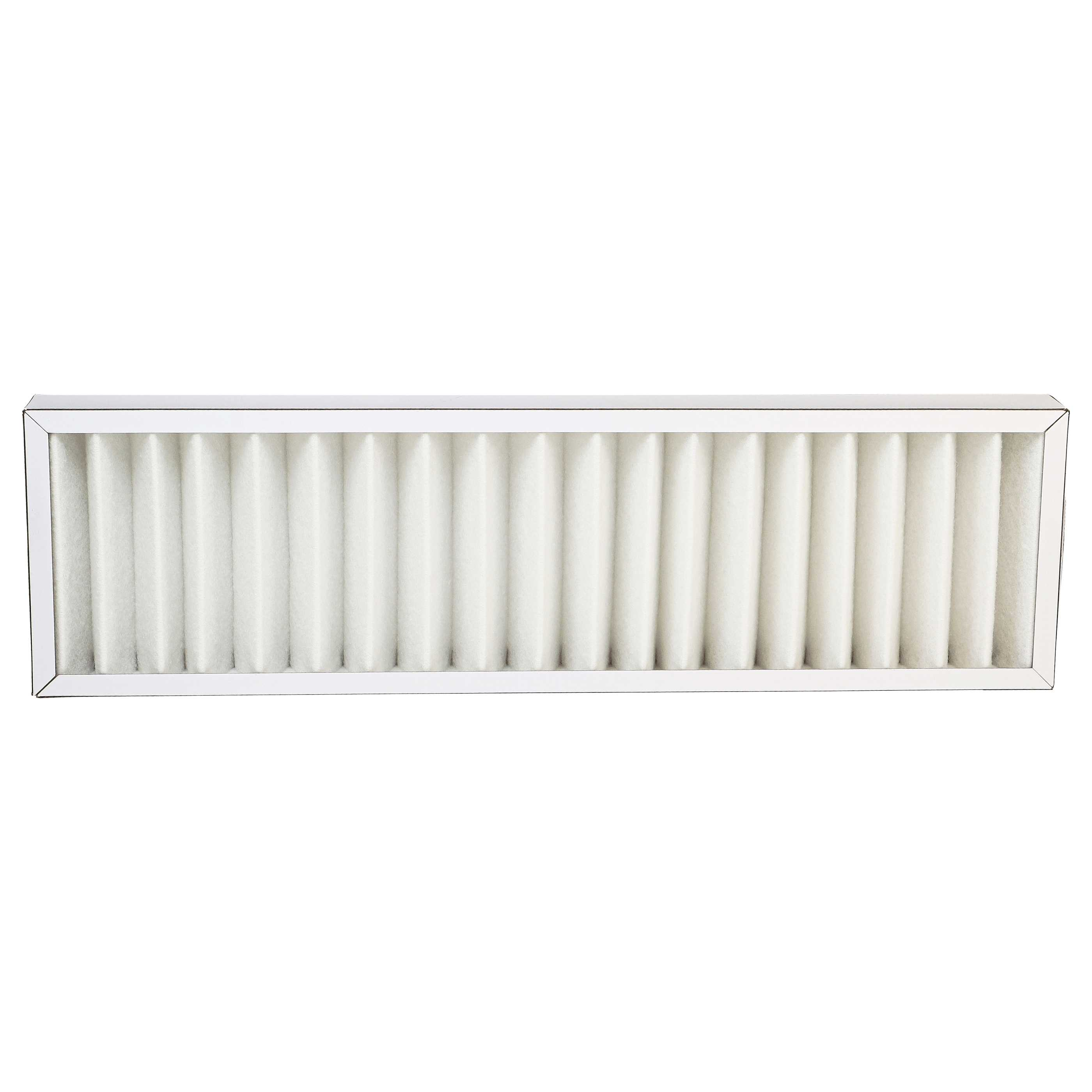 Ein weißer rechteckiger Luftfilter mit vertikal gefaltetem Filtermedium, in einem weißen Rahmen, vor weißem Hintergrund.