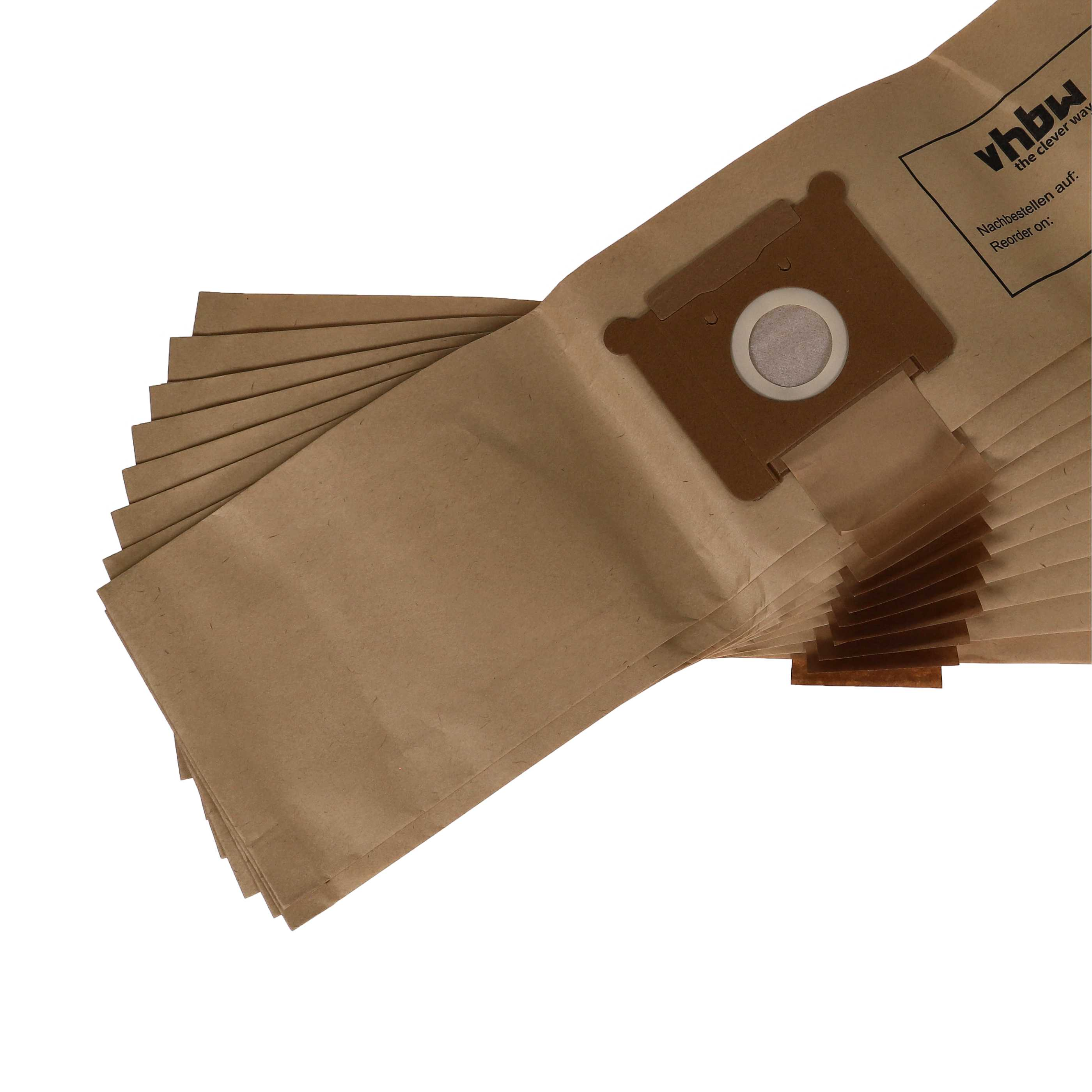 Ein Stapel brauner Papiersaugerbeutel. Eine Tüte ist offen und zeigt einen Filter. Der Hintergrund ist weiß.