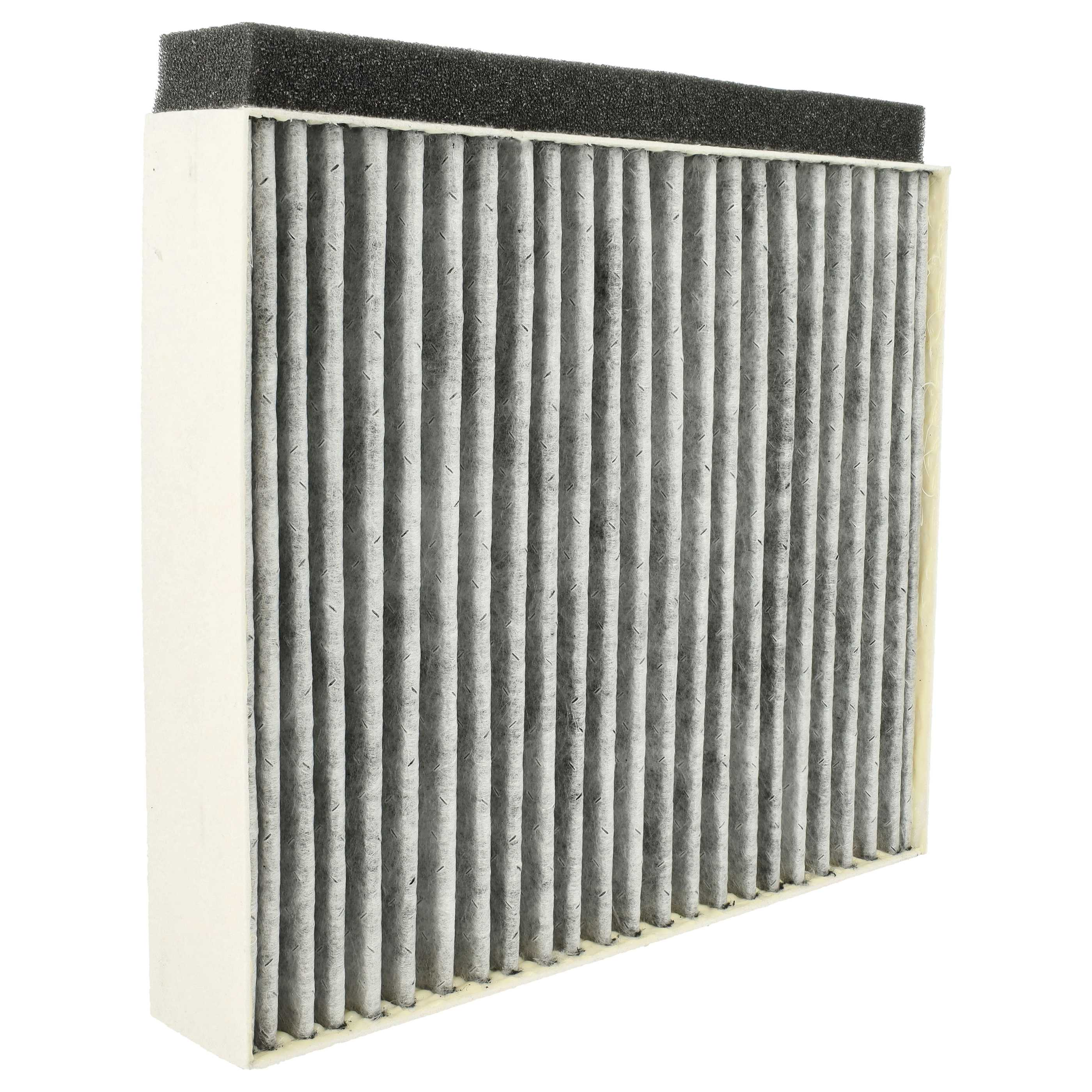 Auto-Luftfilter. Rechteckig mit plissiertem, grauem Filter und schwarzem Schaumstoff oben, weißer Rahmen, auf weißem Grund.