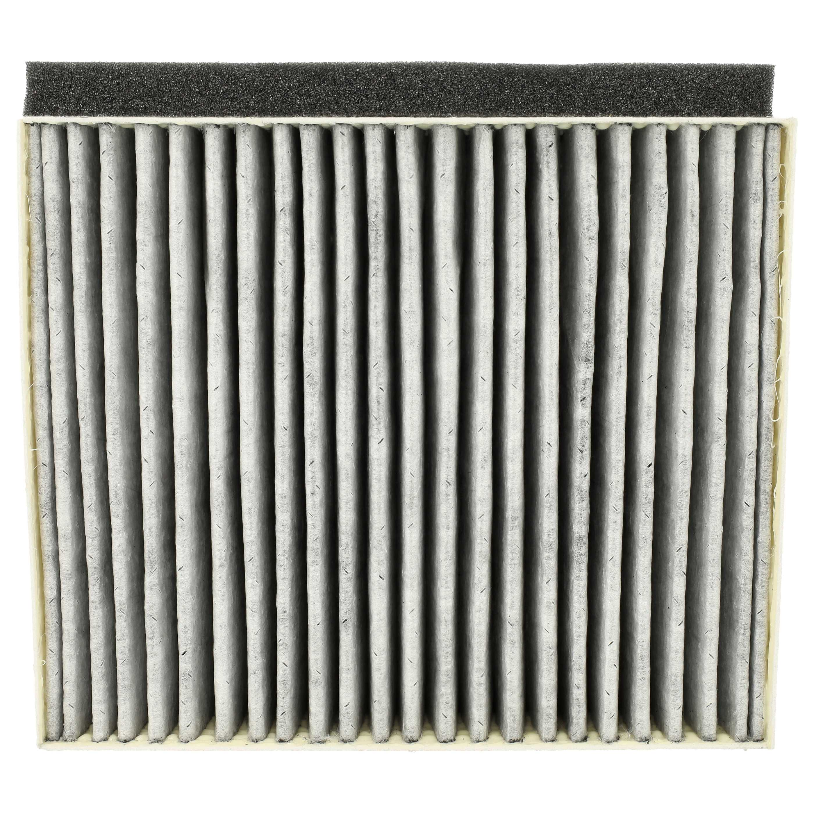 Nahaufnahme eines Auto-Luftfilters. Er hat gefaltetes graues Filtermaterial, einen schwarzen Schaumstoffstreifen und einen weißen Rahmen.