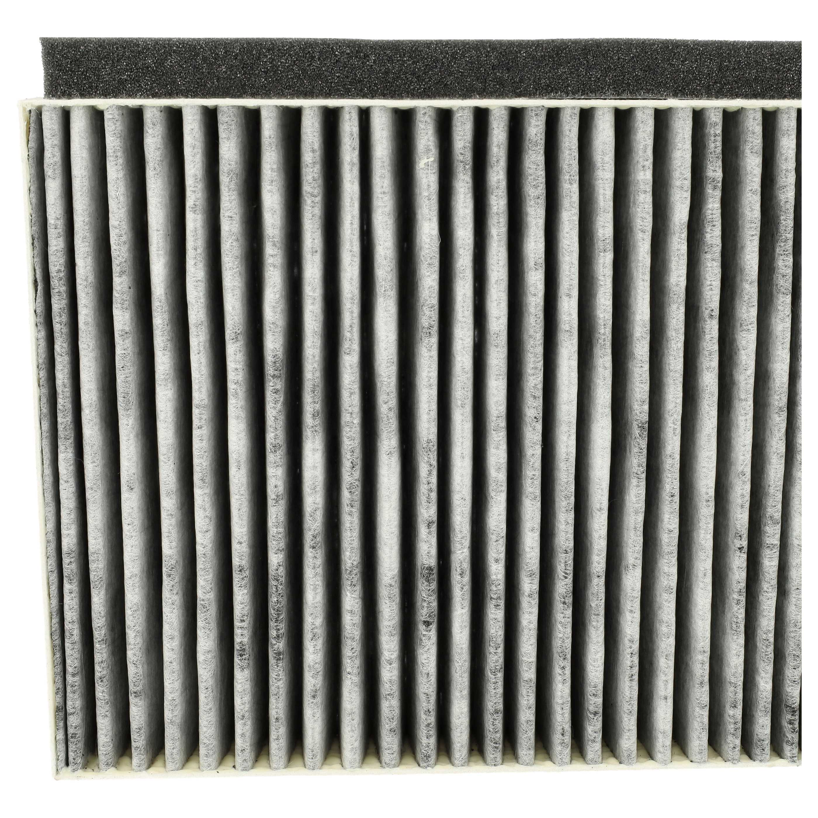 Nahaufnahme eines Luftfilters mit grauem, plissiertem Filtermaterial und einem schwarzen Schaumstoffrand. Der Filter ist rechteckig.