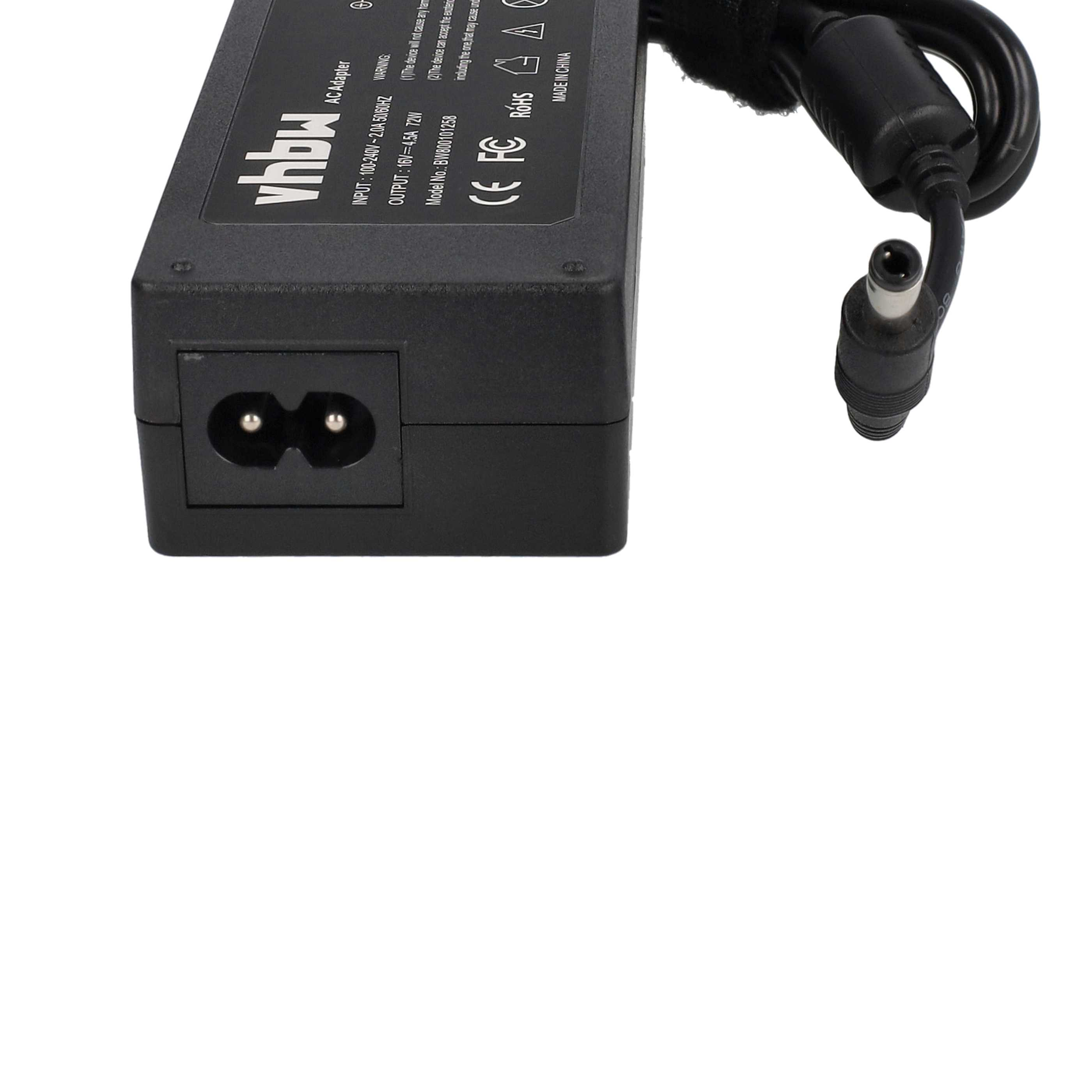 Ein schwarzes AC-Netzteil mit Netzkabel und Stecker. Auf der Oberfläche sind Eingangs- und Ausgangsdetails aufgedruckt.