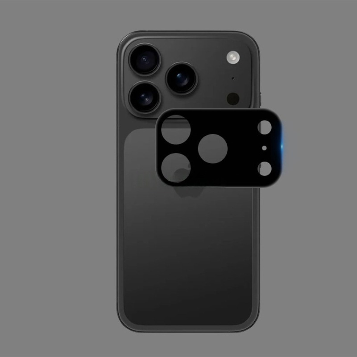 Un smartphone negro con tres lentes de cámara y un flash. Un protector de lente de cámara negro se coloca sobre las lentes.