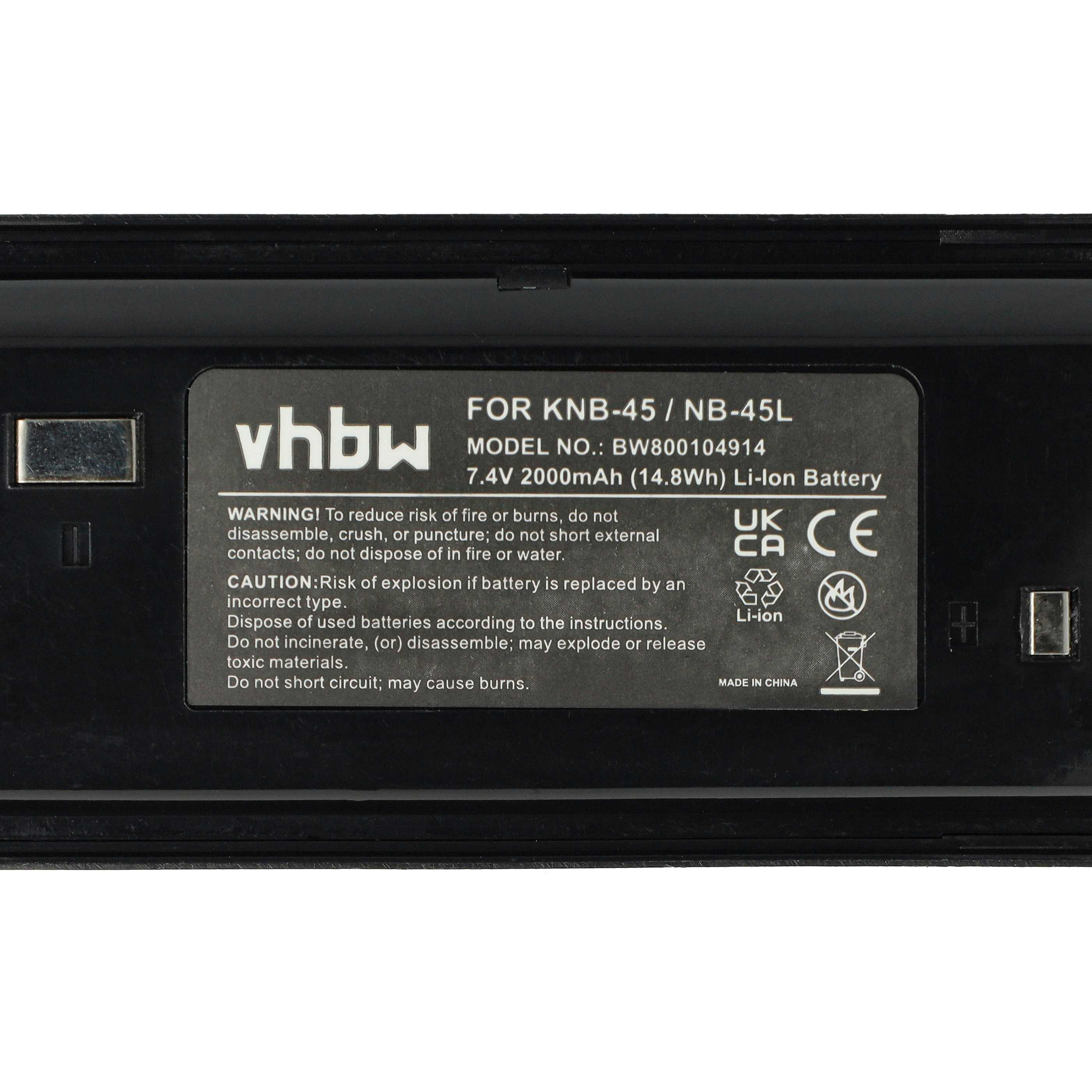 Ein Batterieetikett mit Warnhinweisen und Spezifikationen vor schwarzem Hintergrund. Text enthält Modell, Spannung und Vorsichtshinweise.