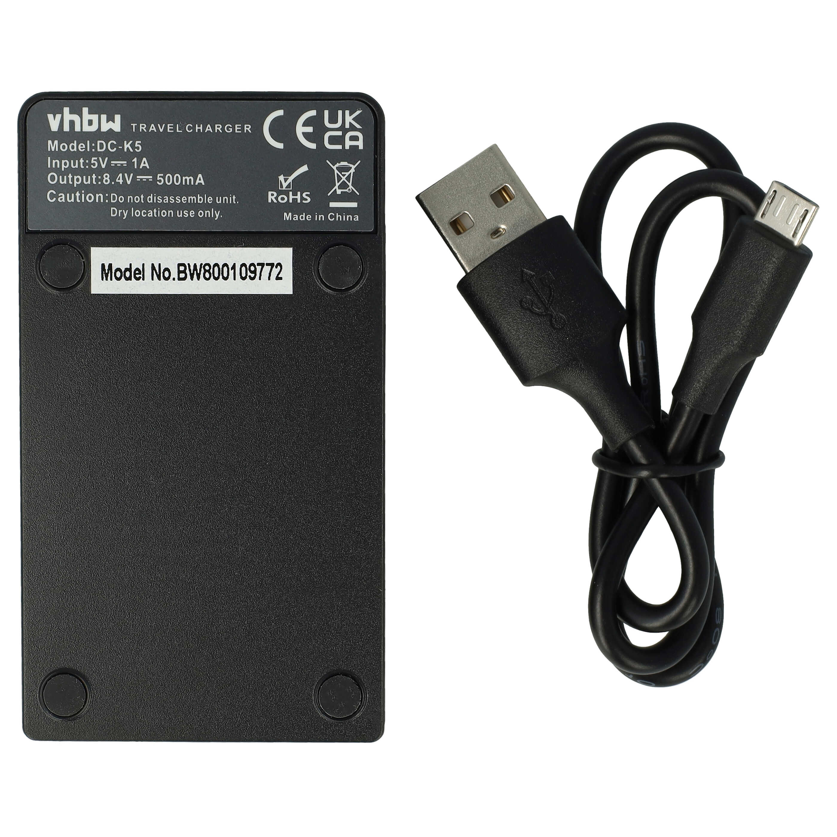 Schwarzes Reise-Ladegerät mit USB- und Micro-USB-Kabeln. Auf dem Ladegerät steht: Model: DC-K5, Input: 5V-1A, Output: 8.4V-500mA.