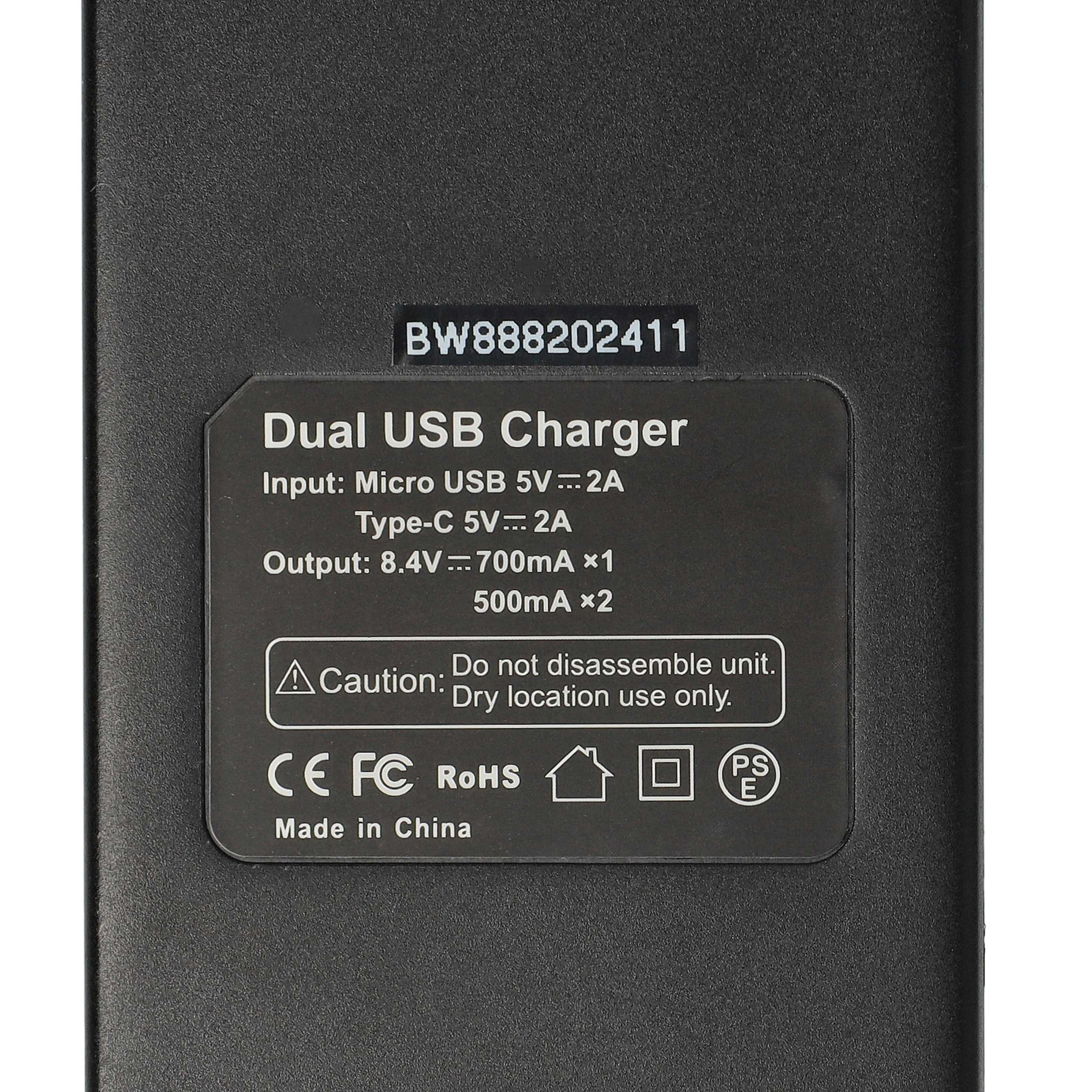 Ein schwarzes Ladegerät mit weißem Text. Es gibt an 'Dual USB Charger', Eingangs- und Ausgangsdaten, eine Warnung und 'Made in China'.