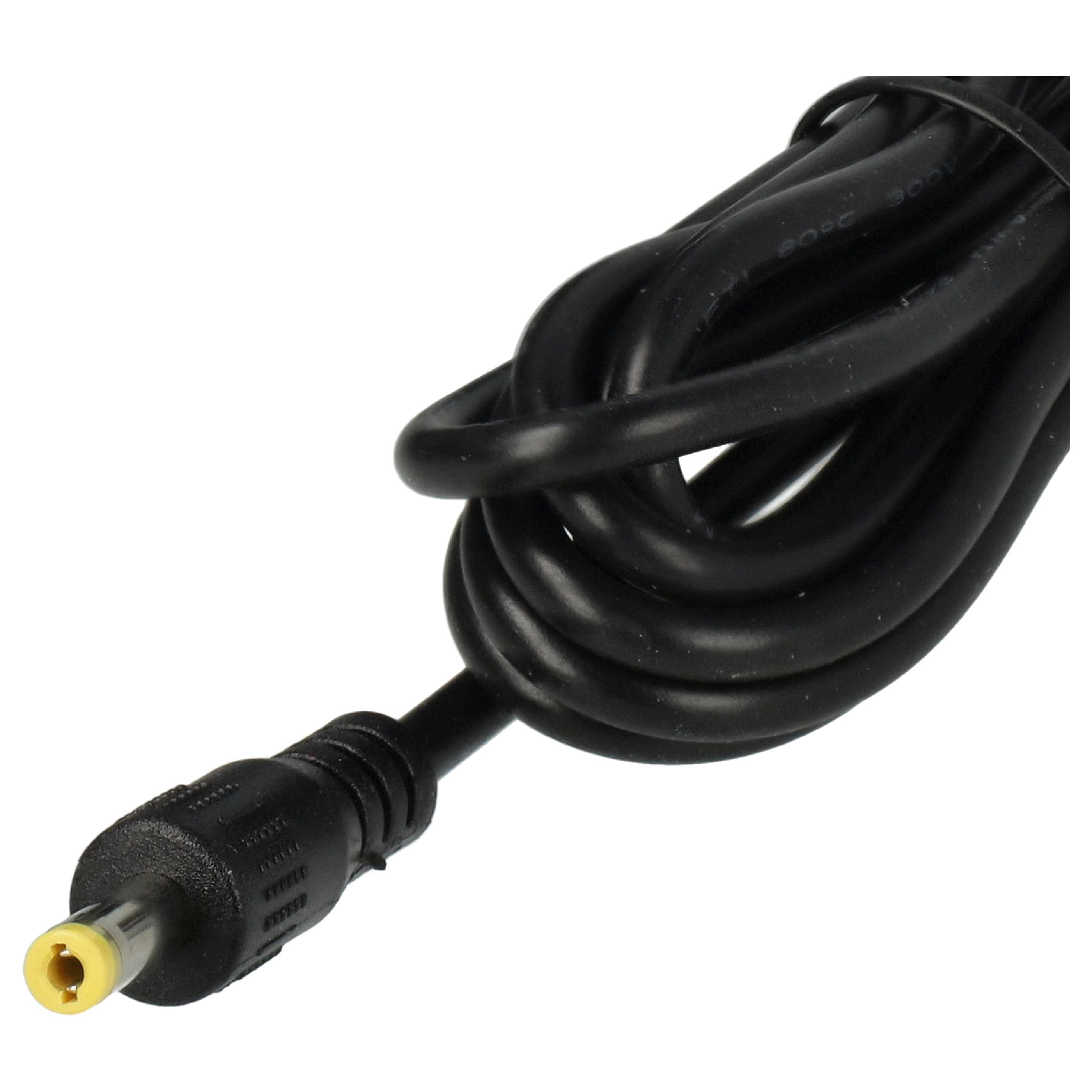 Ein schwarzes Netzkabel mit gelbem Stecker ist abgebildet. Das Kabel ist aufgerollt. Der Hintergrund ist weiß.