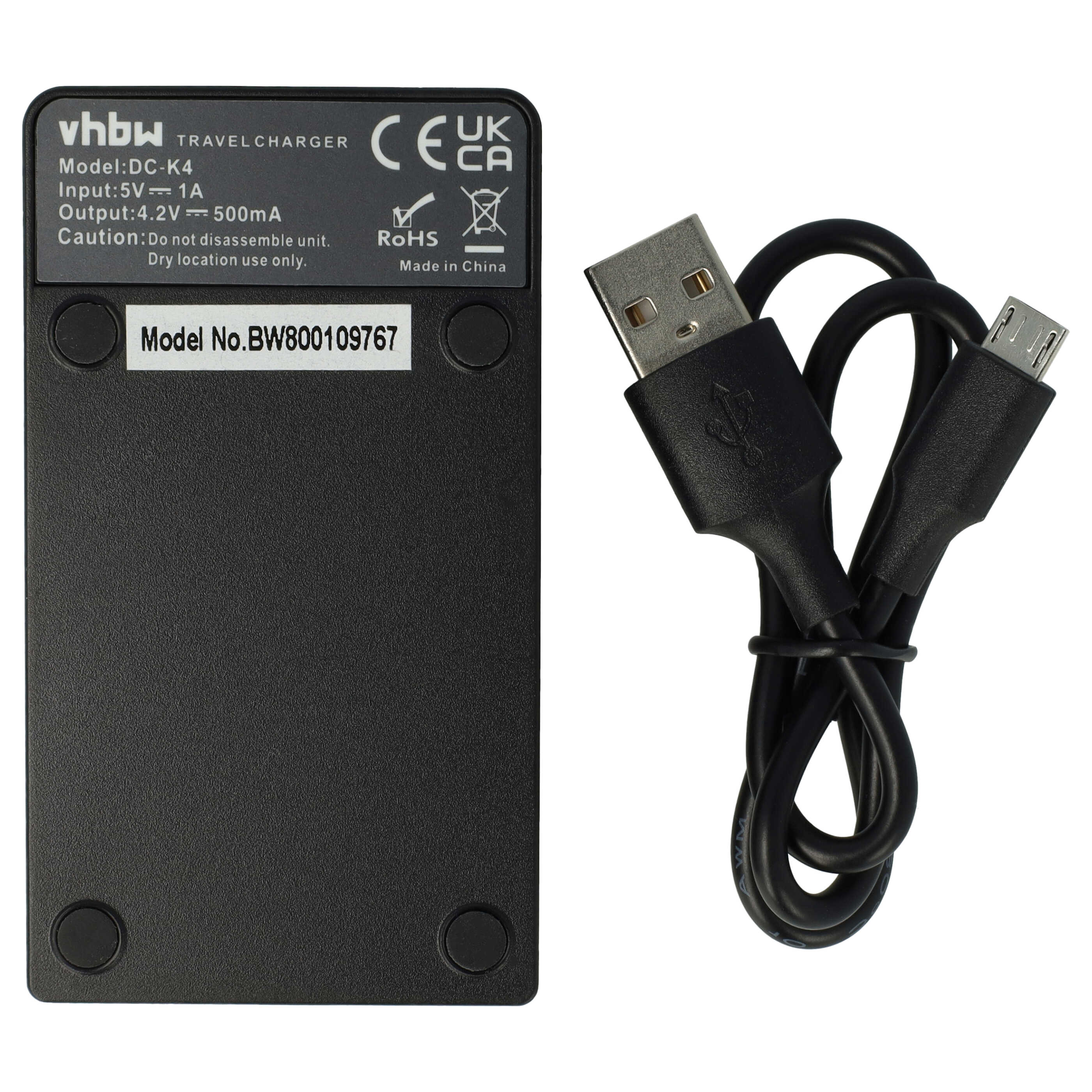 Schwarzes Reise ladegerät mit USB-Kabel. Ladegerät hat Textdetails. USB- und Micro-USB-Anschlüsse sind sichtbar.