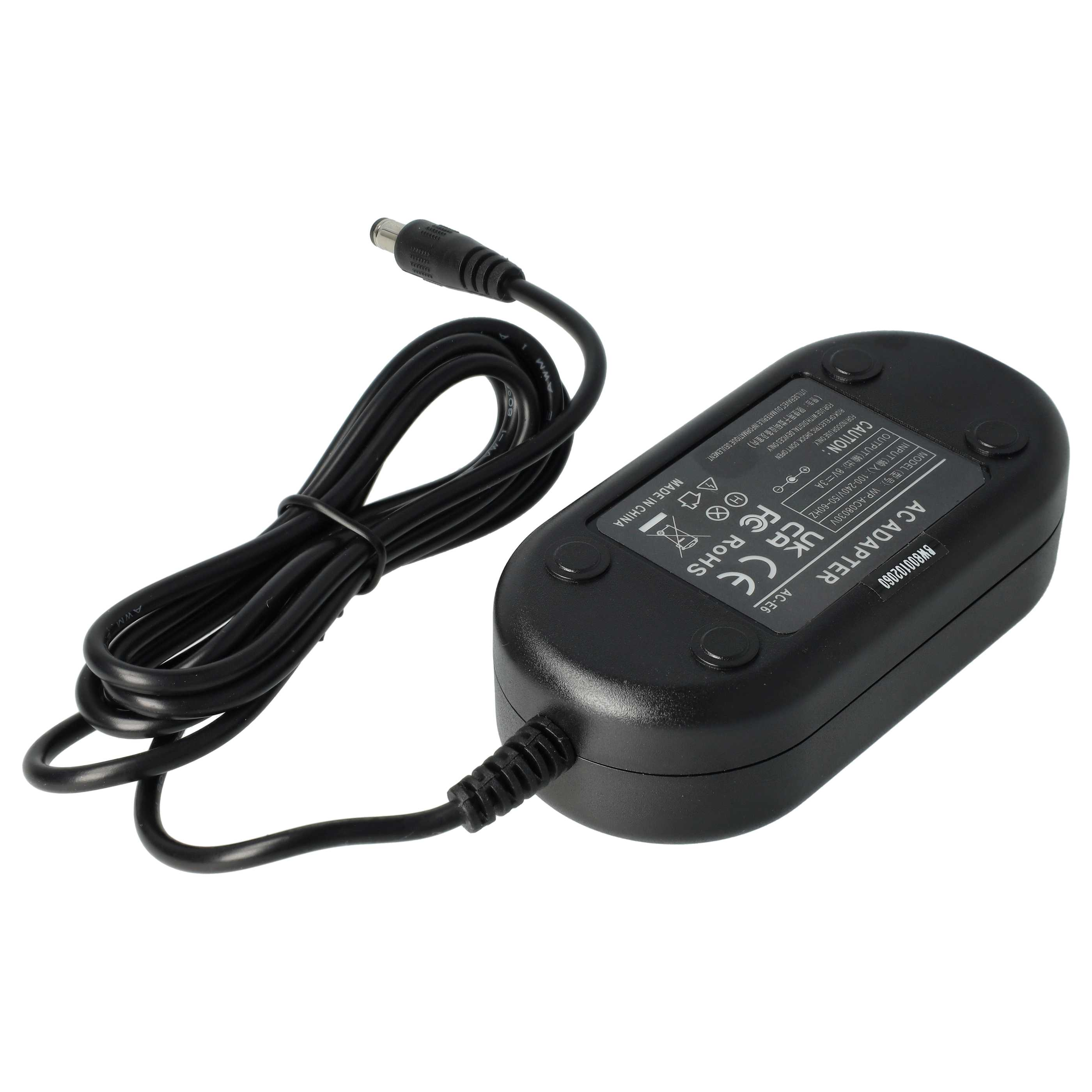 Schwarzes Netzteil mit schwarzem Kabel. Der Adapter hat ein Etikett mit Text und Symbolen. Hergestellt in China.