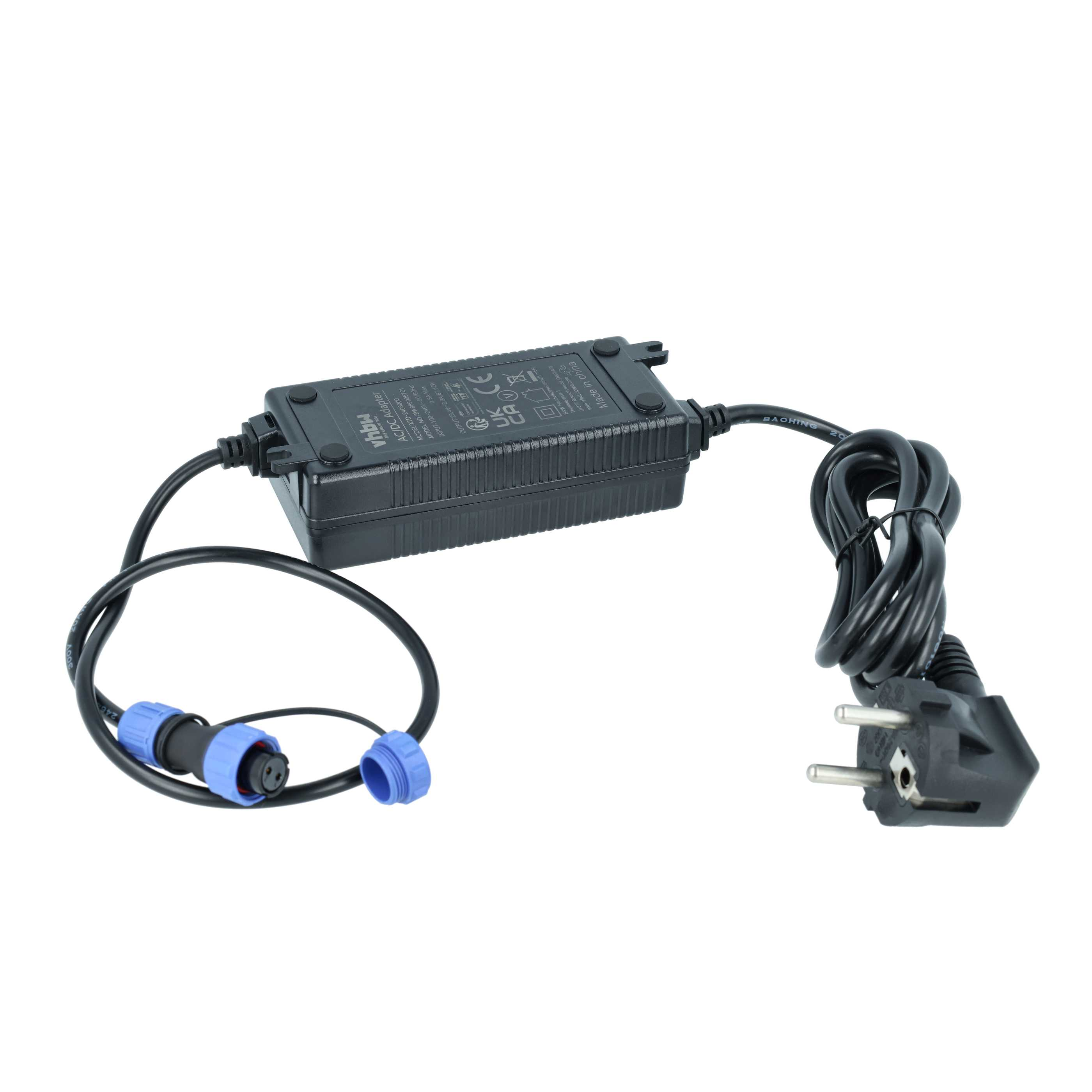 Schwarzes AC/DC-Netzteil mit Stecker und einem Stecker mit blauer Kappe.