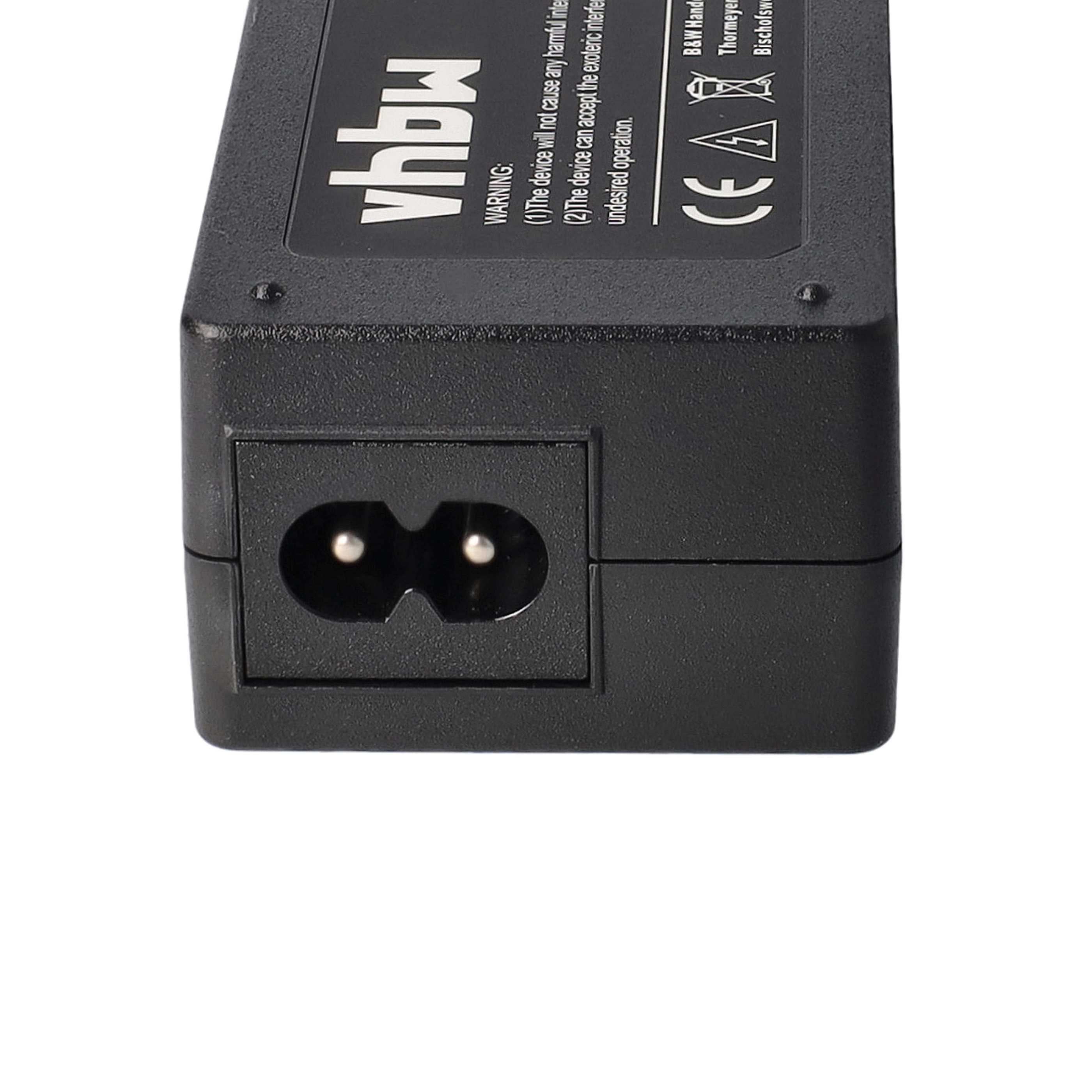 Schwarzer Netzadapter mit Zweipolstecker. Oben steht weißer Text. Der Hintergrund ist weiß.
